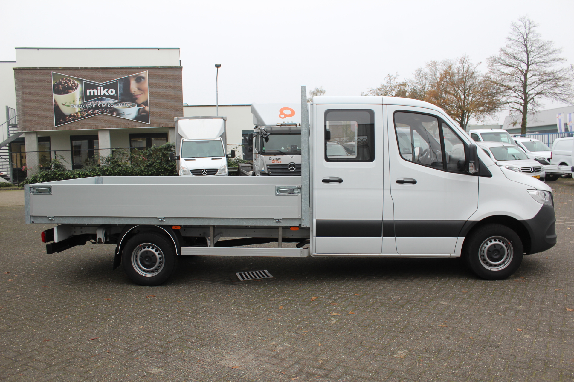 40384158-2.jpg