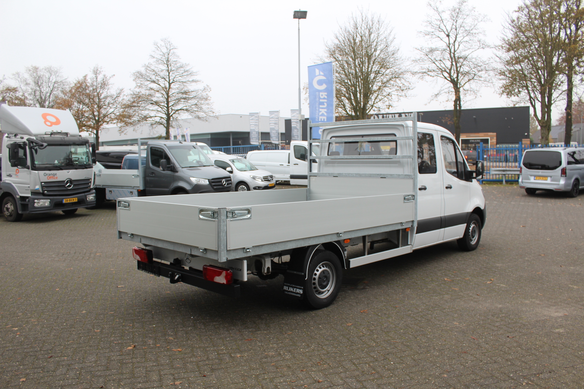 40384158-3.jpg