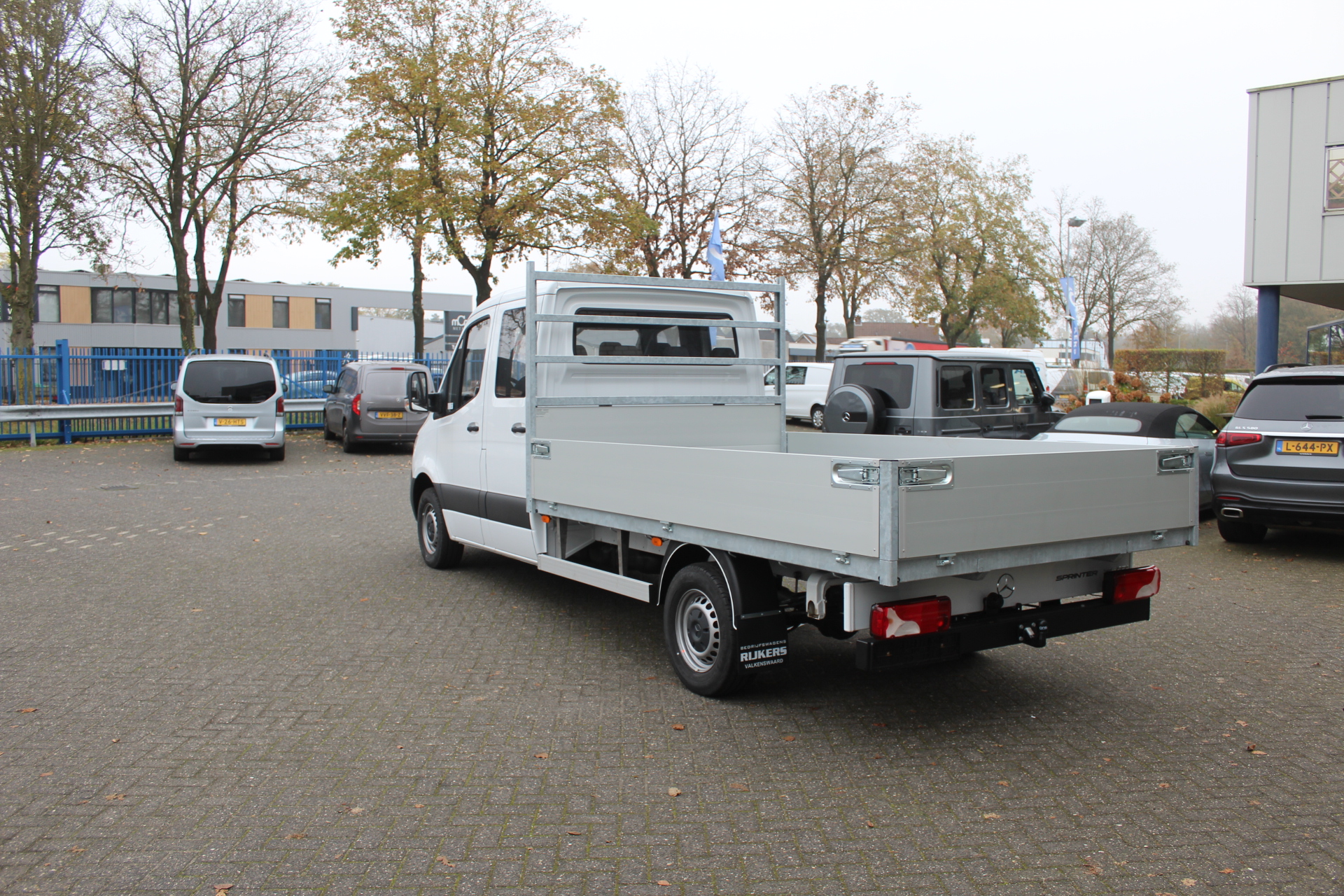 40384158-4.jpg