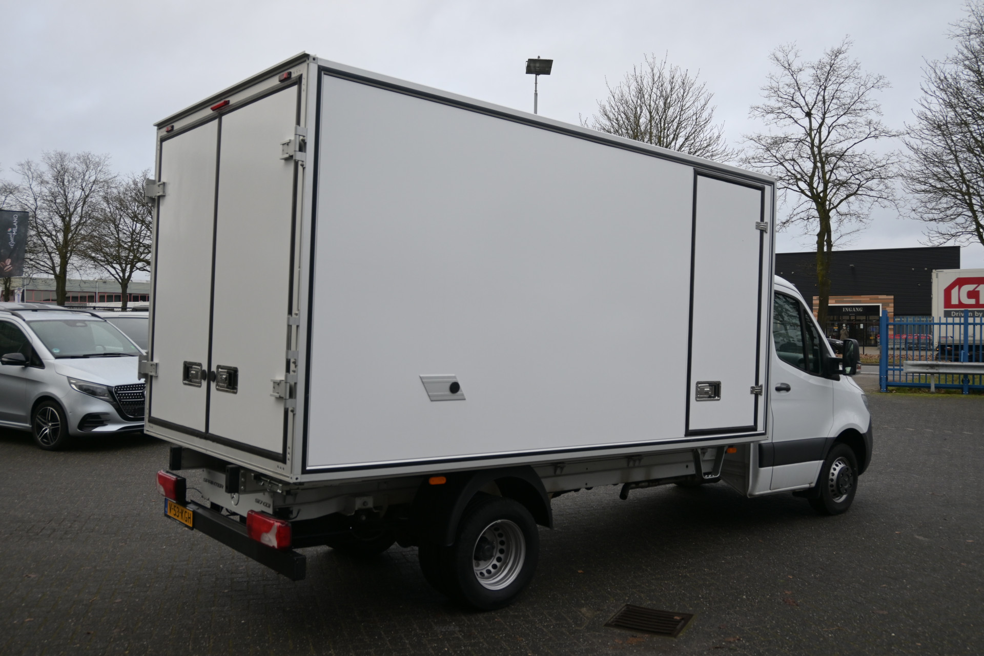 41660376-2.jpg