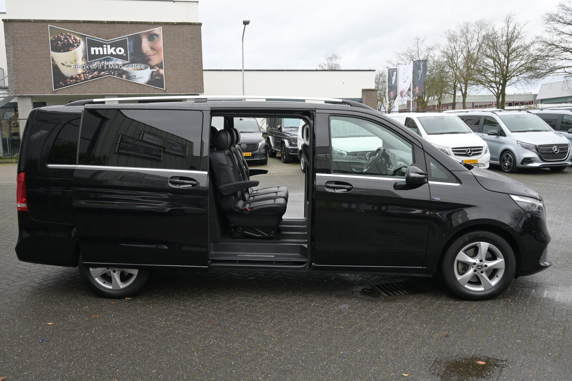41823633-2.jpg