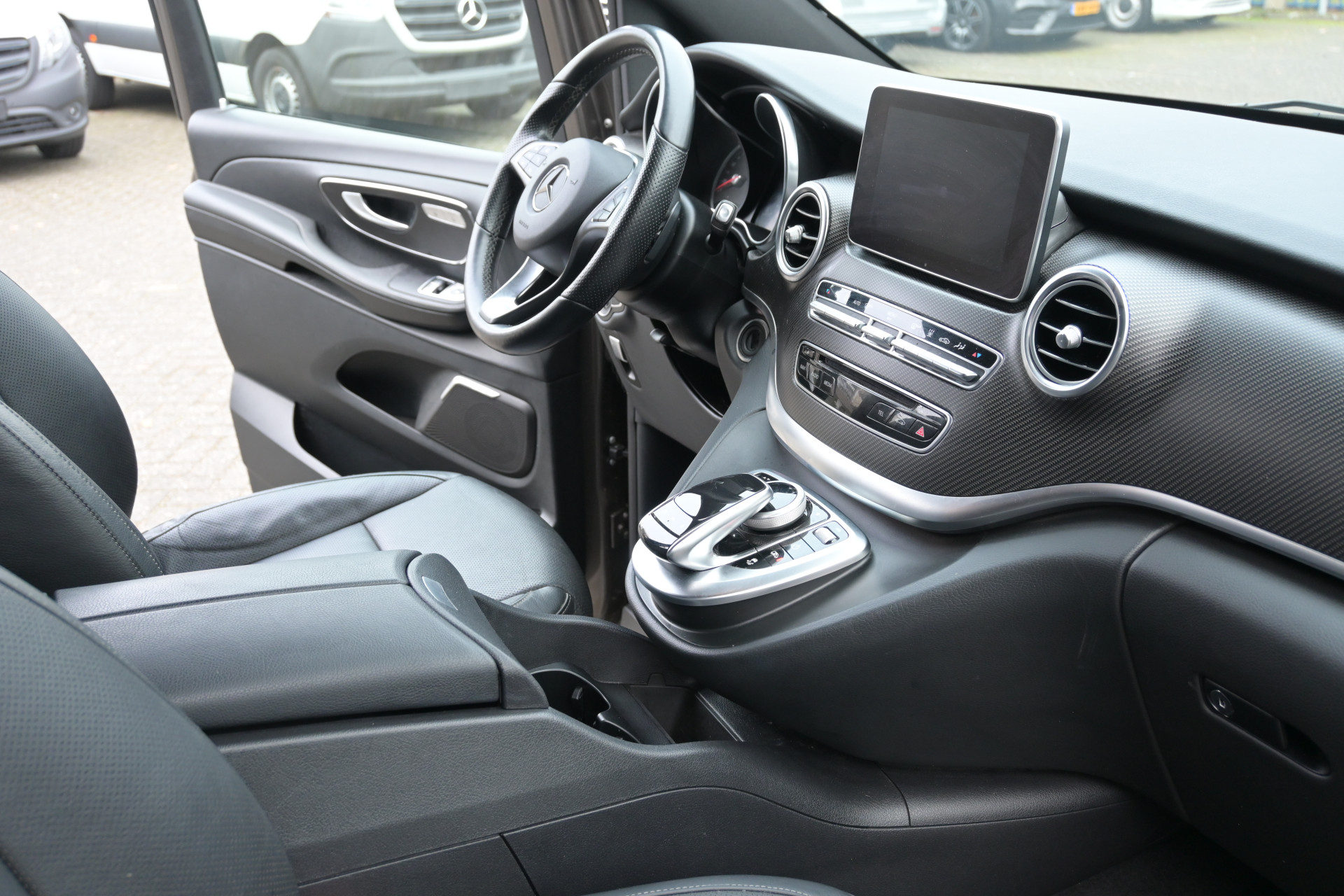 41857001-4.jpg