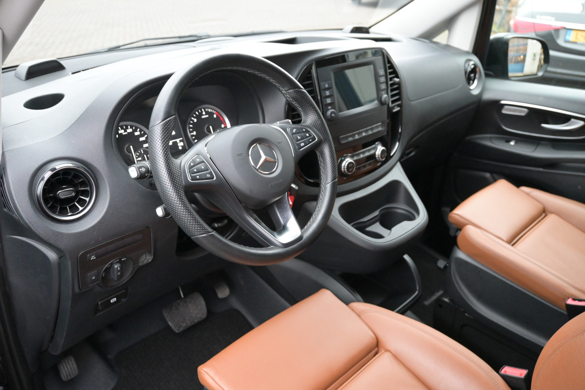 42290654-4.jpg