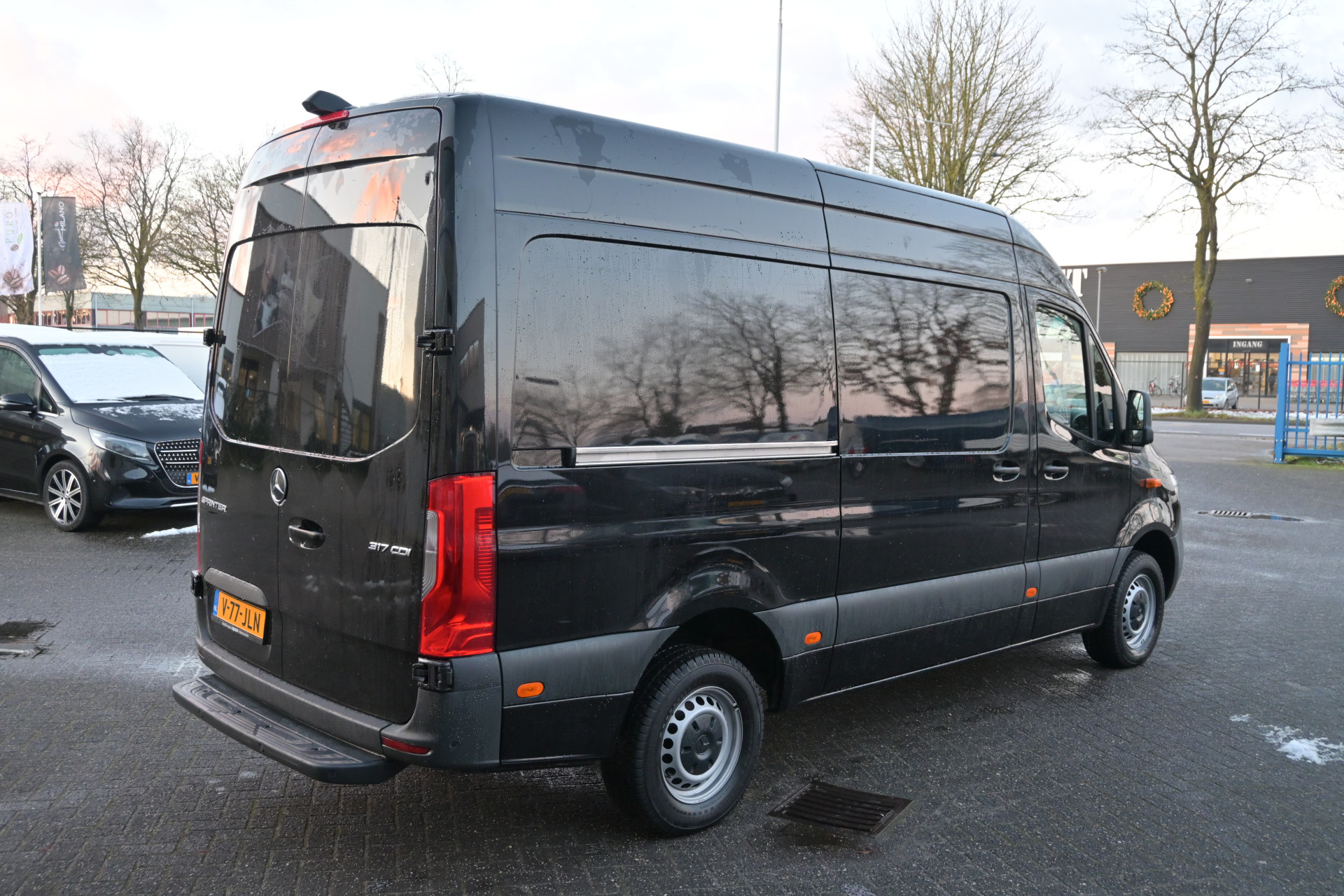 42291366-4.jpg