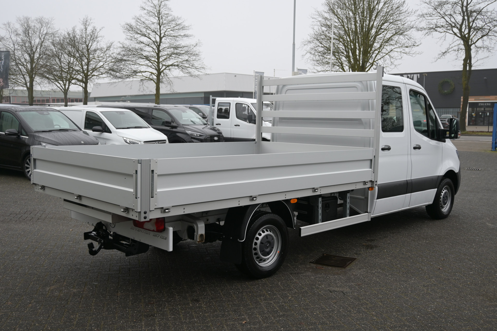 42755123-2.jpg