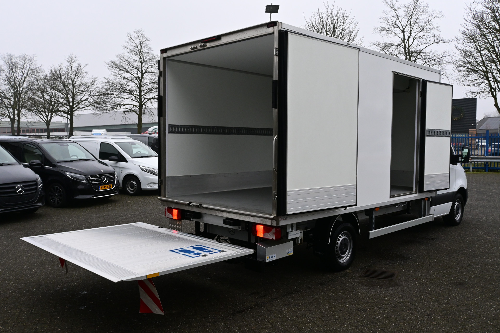 42914507-2.jpg