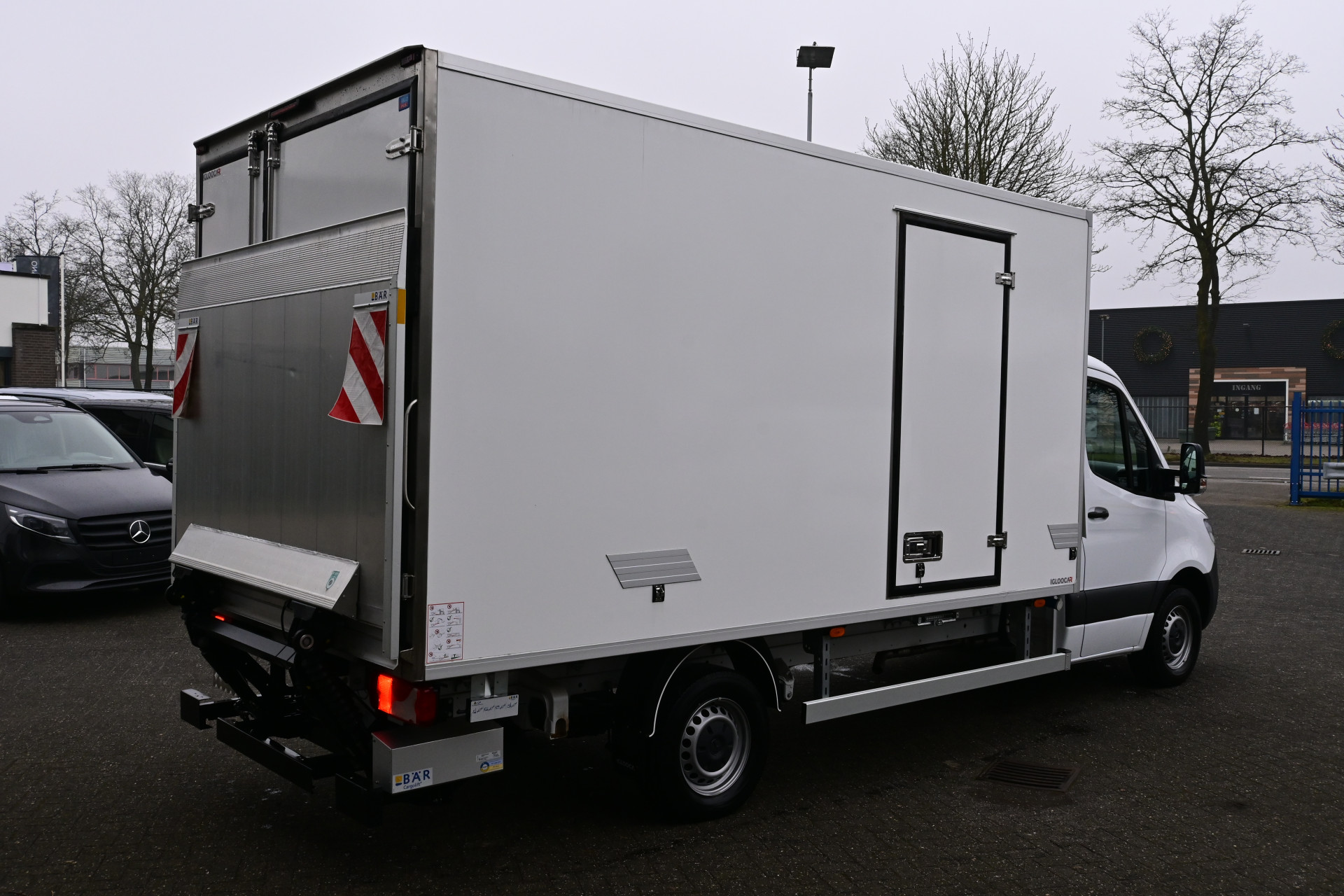 42914507-4.jpg