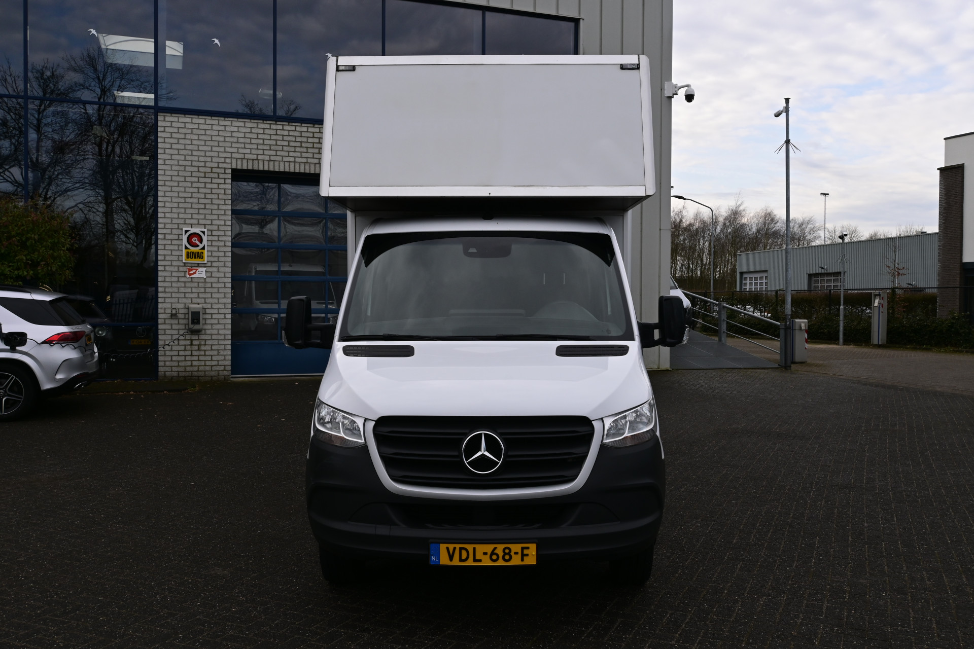 42988091-1.jpg