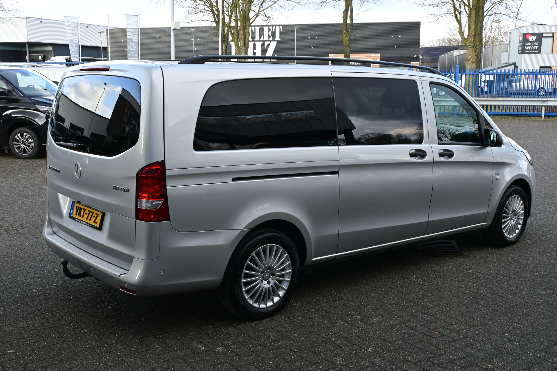 43331710-2.jpg