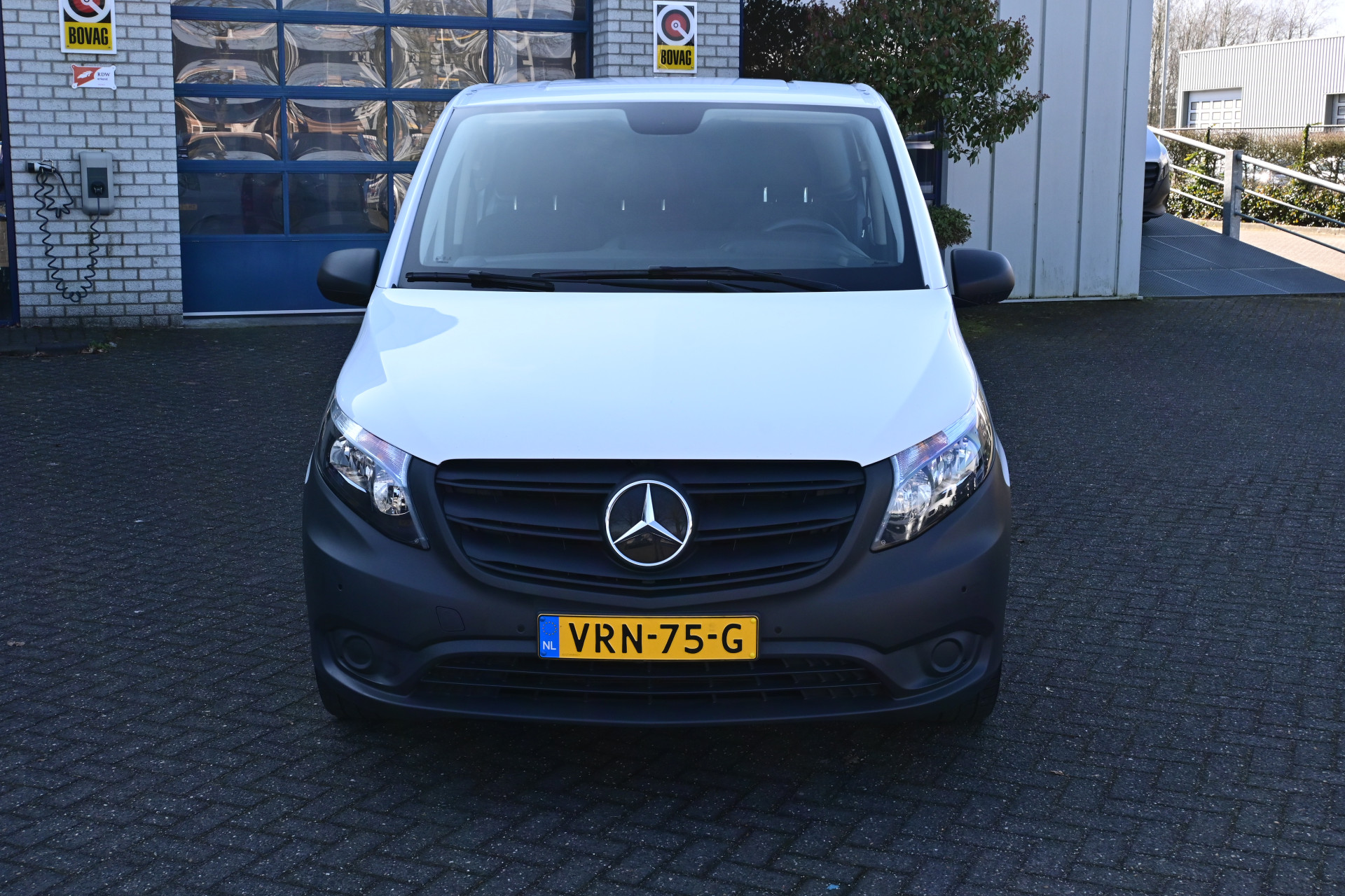 43352855-1.jpg