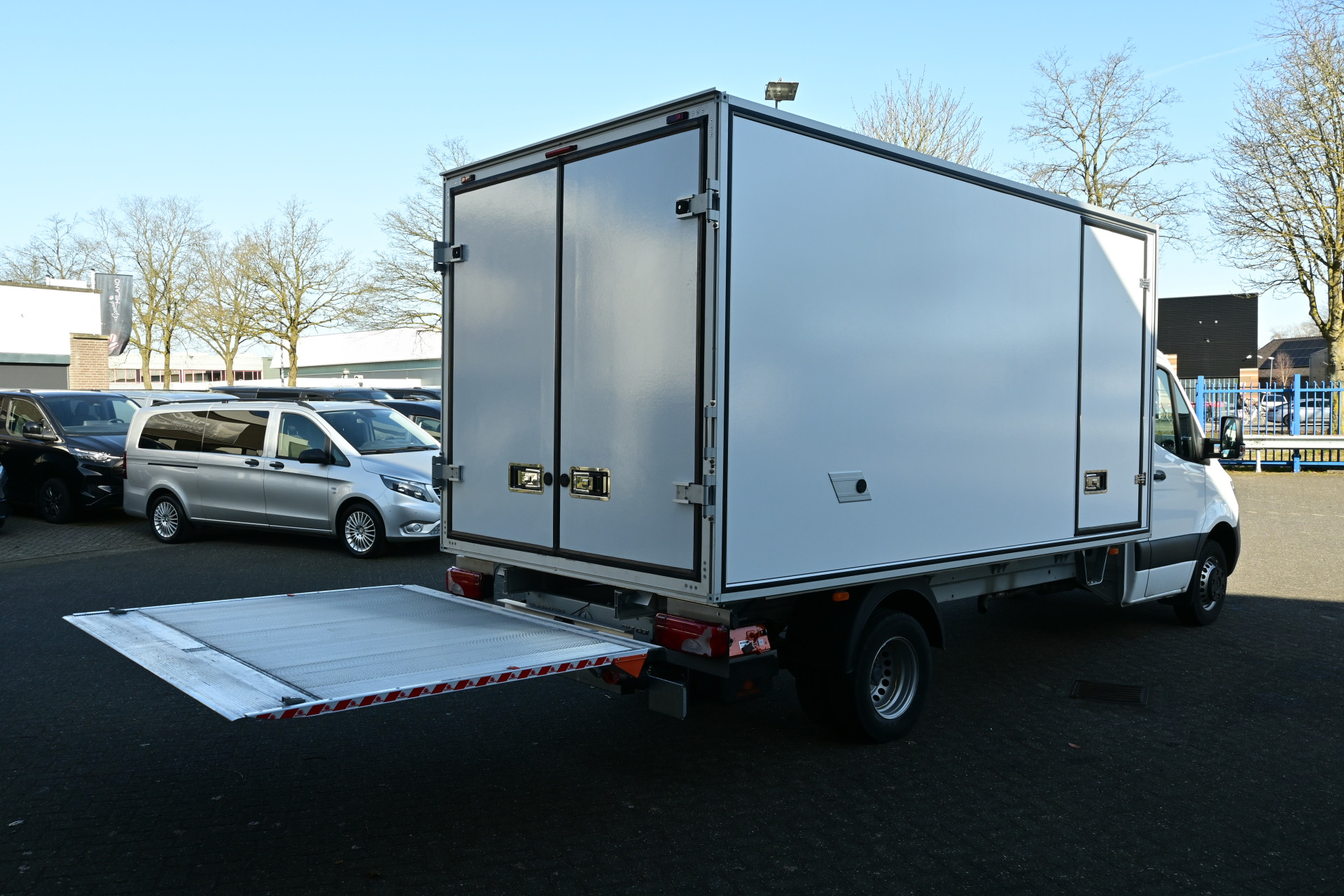 43380004-2.jpg
