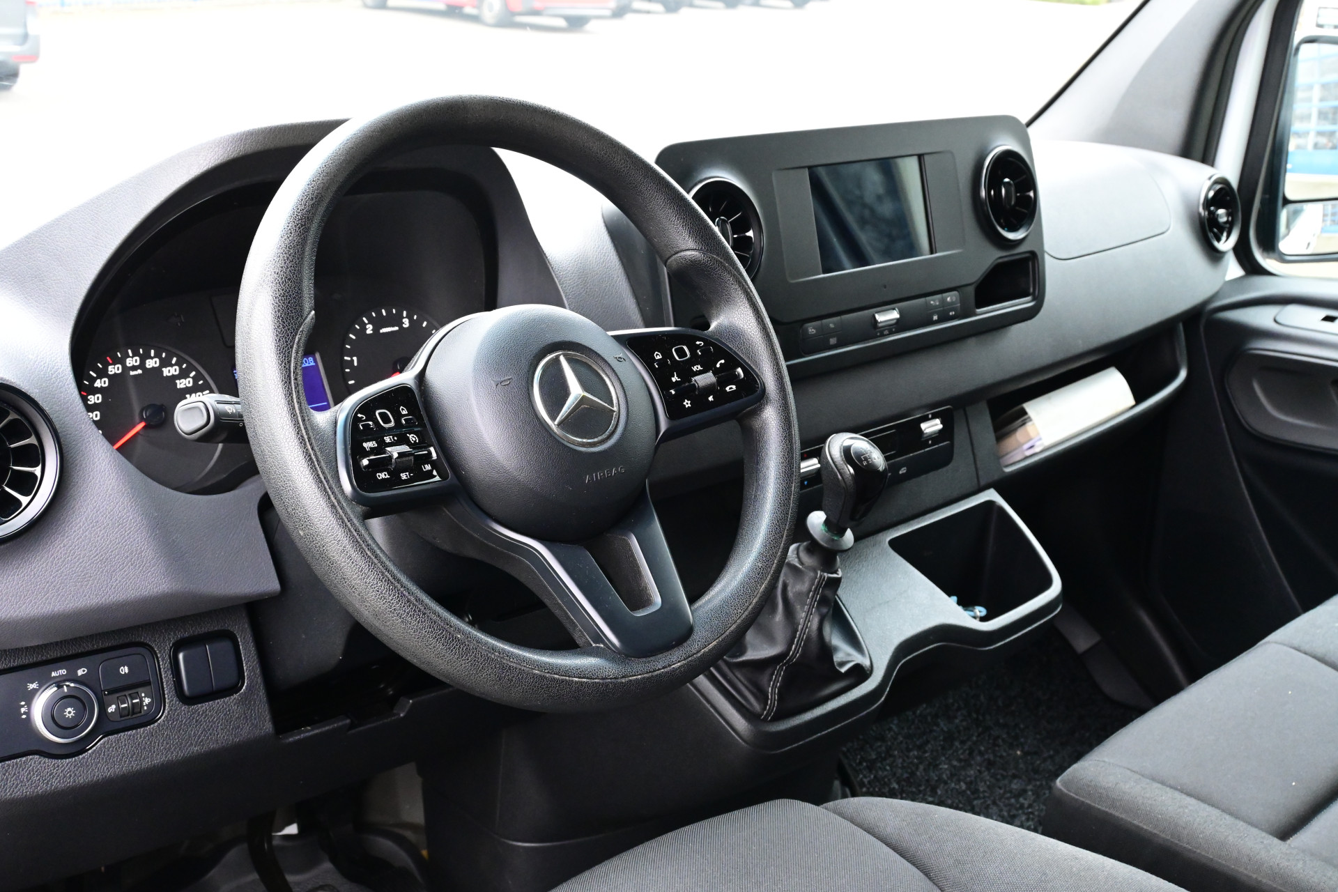 43479639-4.jpg