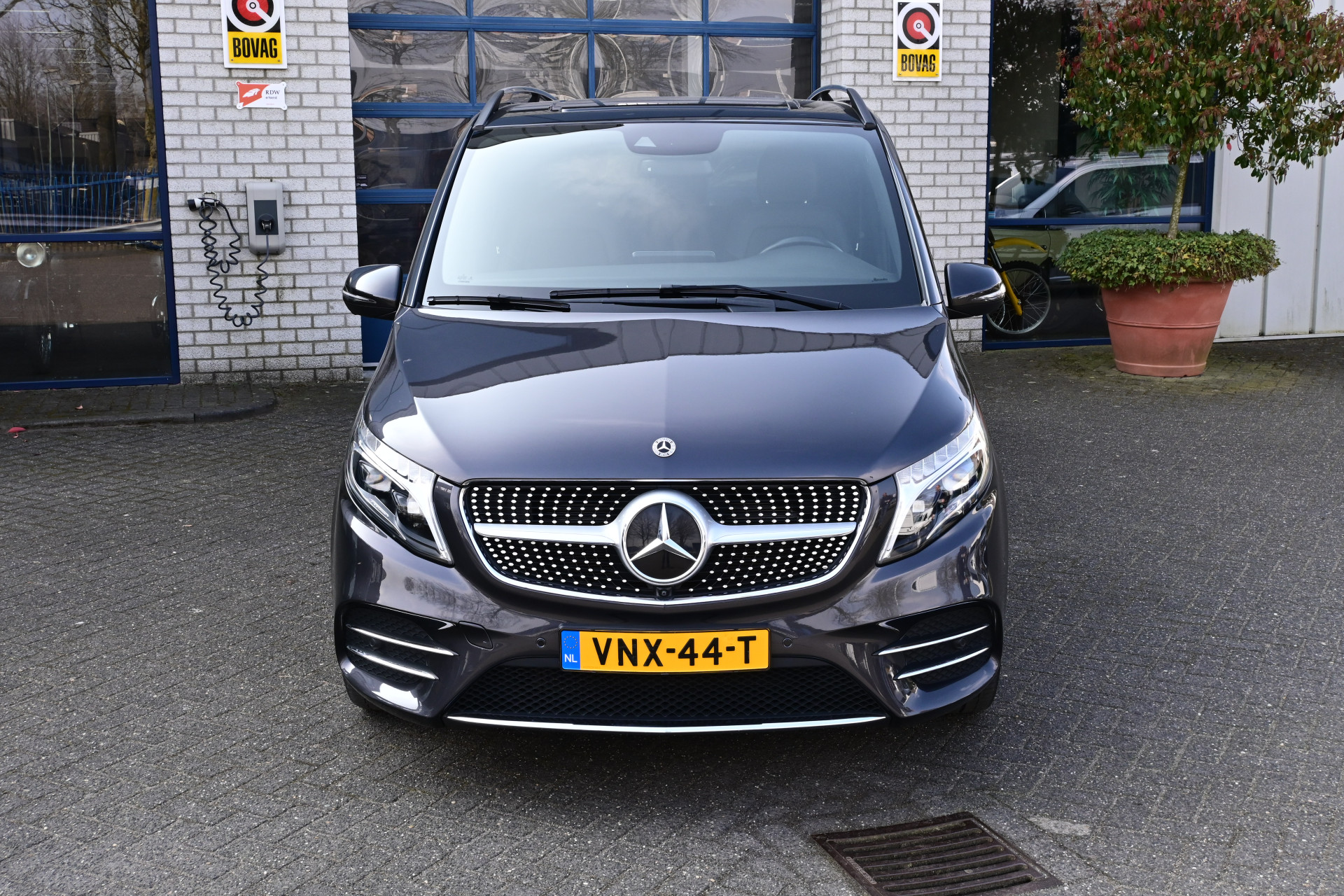 43712675-1.jpg
