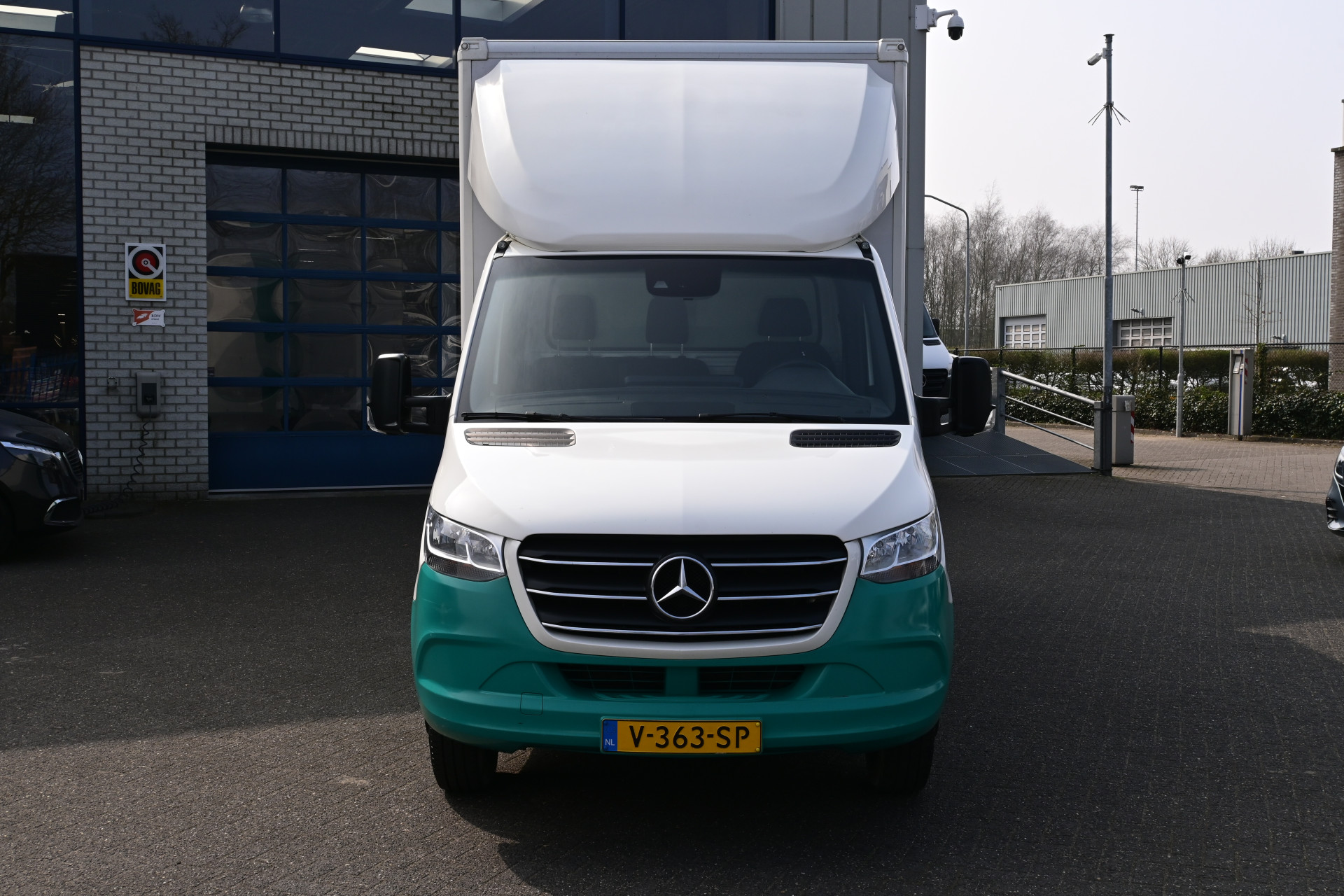 43738829-1.jpg