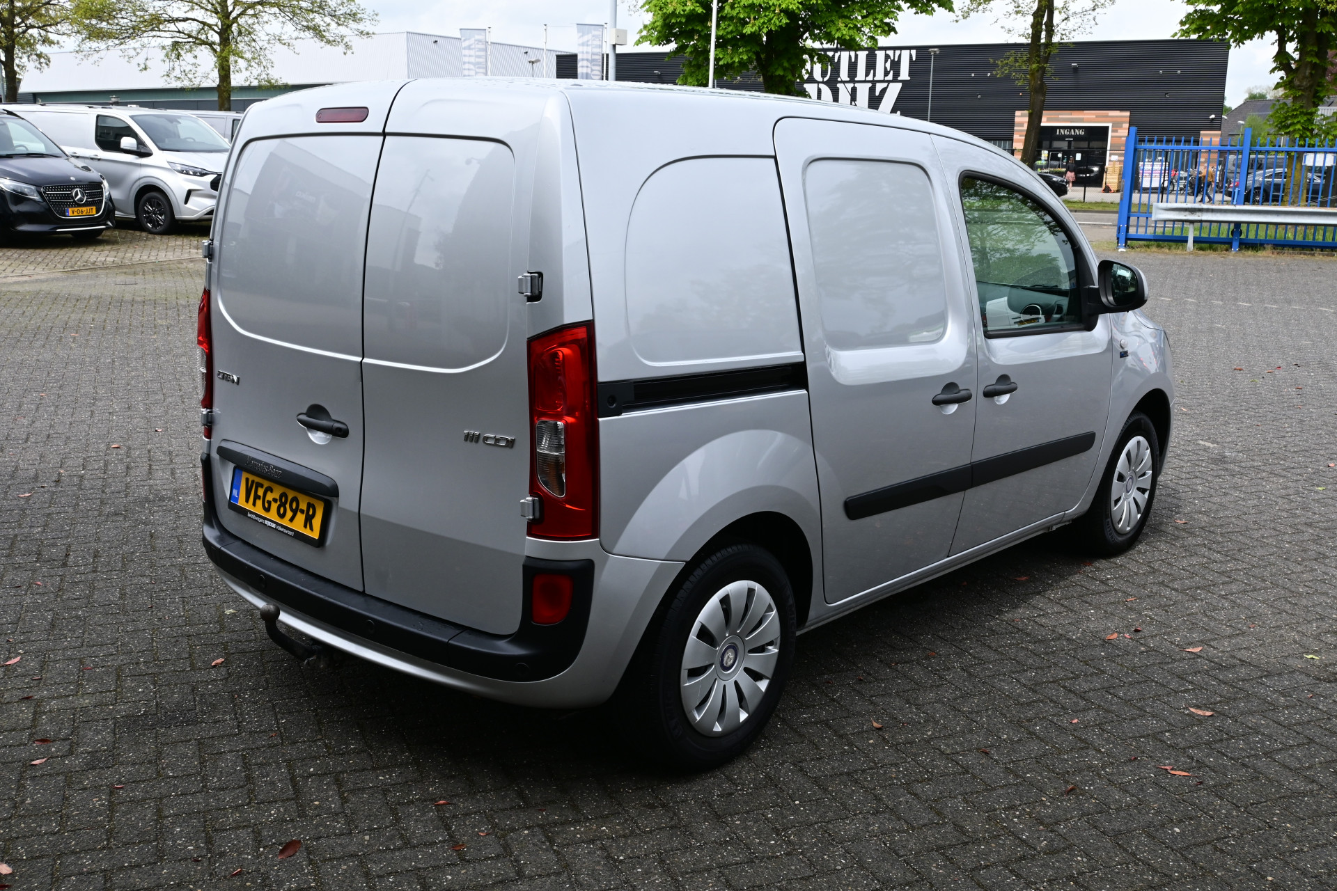 44624714-2.jpg