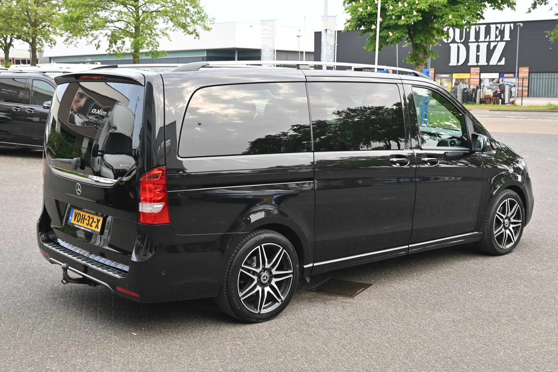 44699046-3.jpg