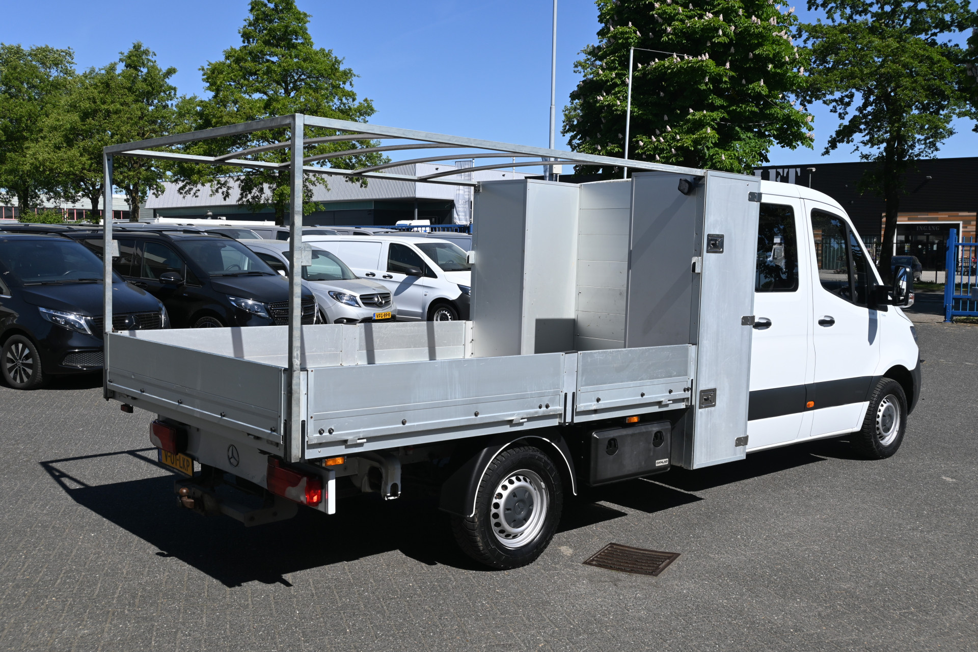 44900364-2.jpg