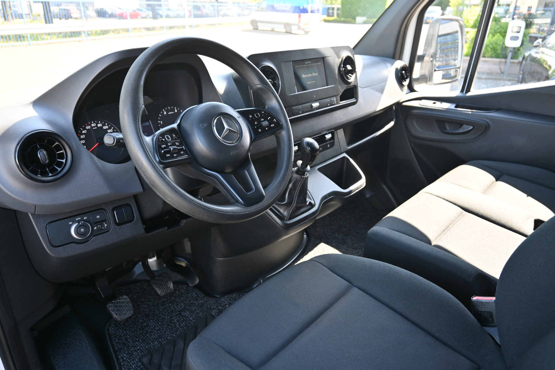 44900364-3.jpg