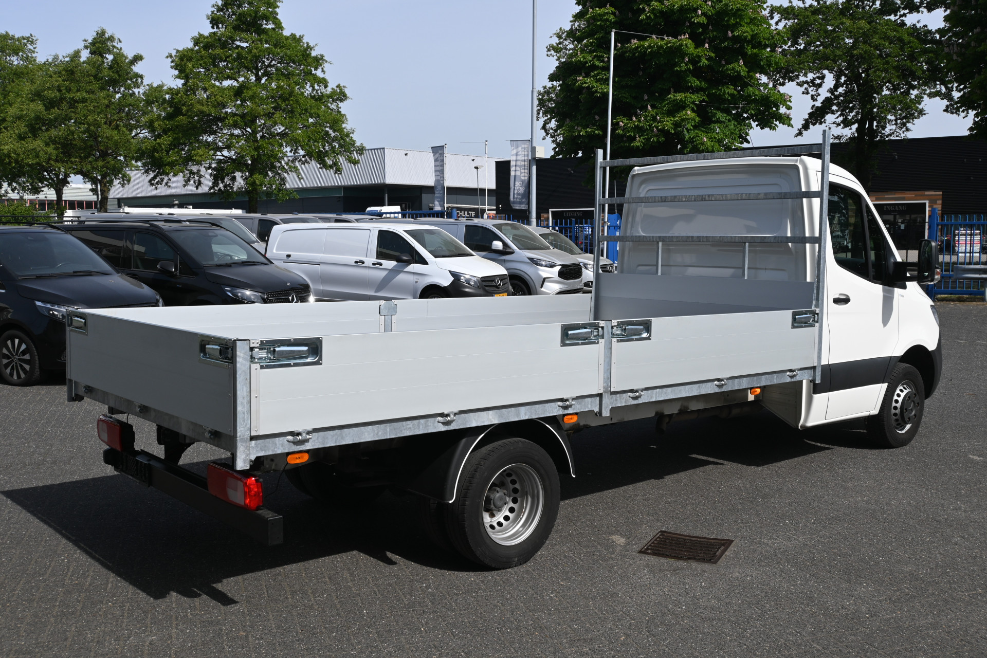 44959838-2.jpg