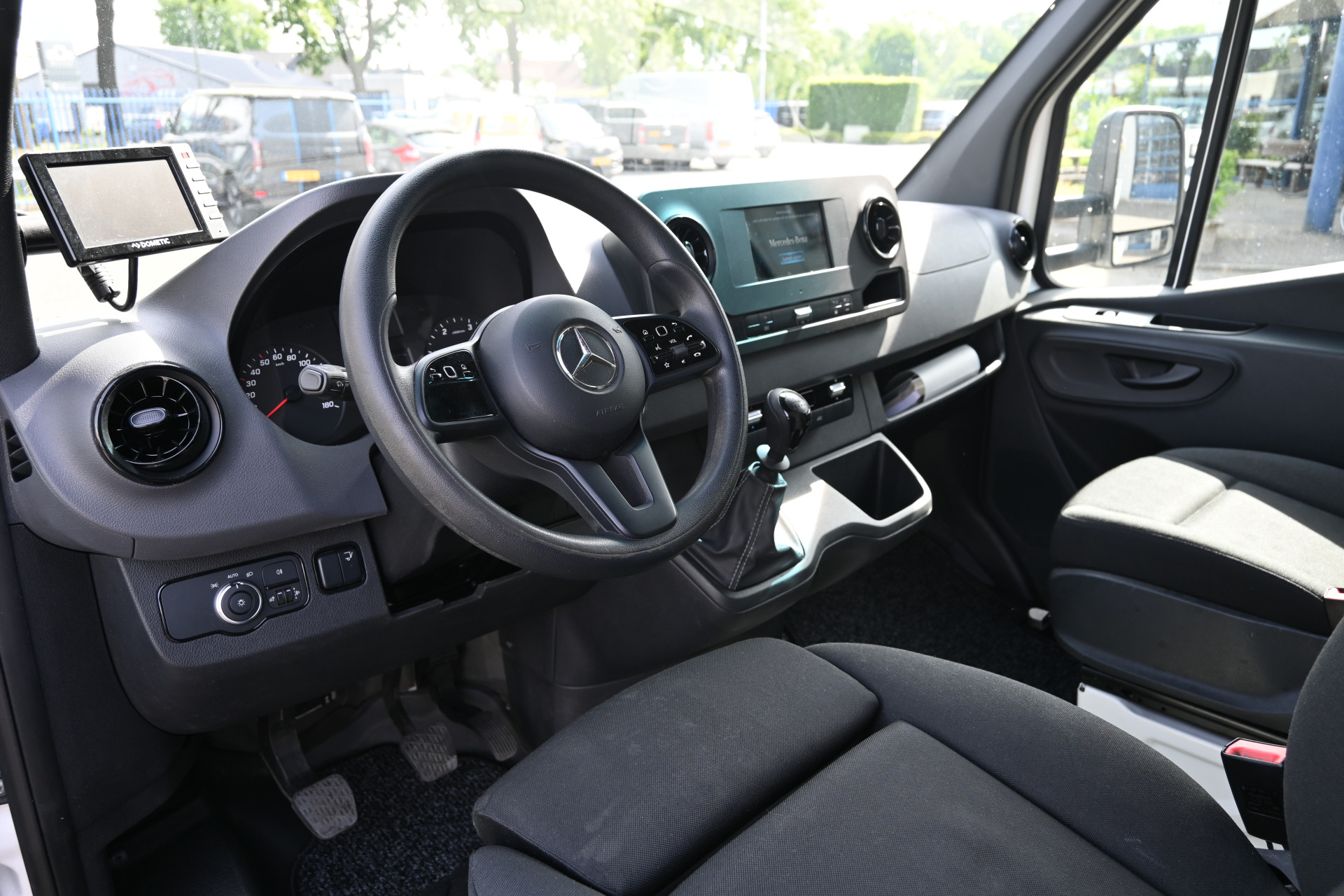 44959838-3.jpg