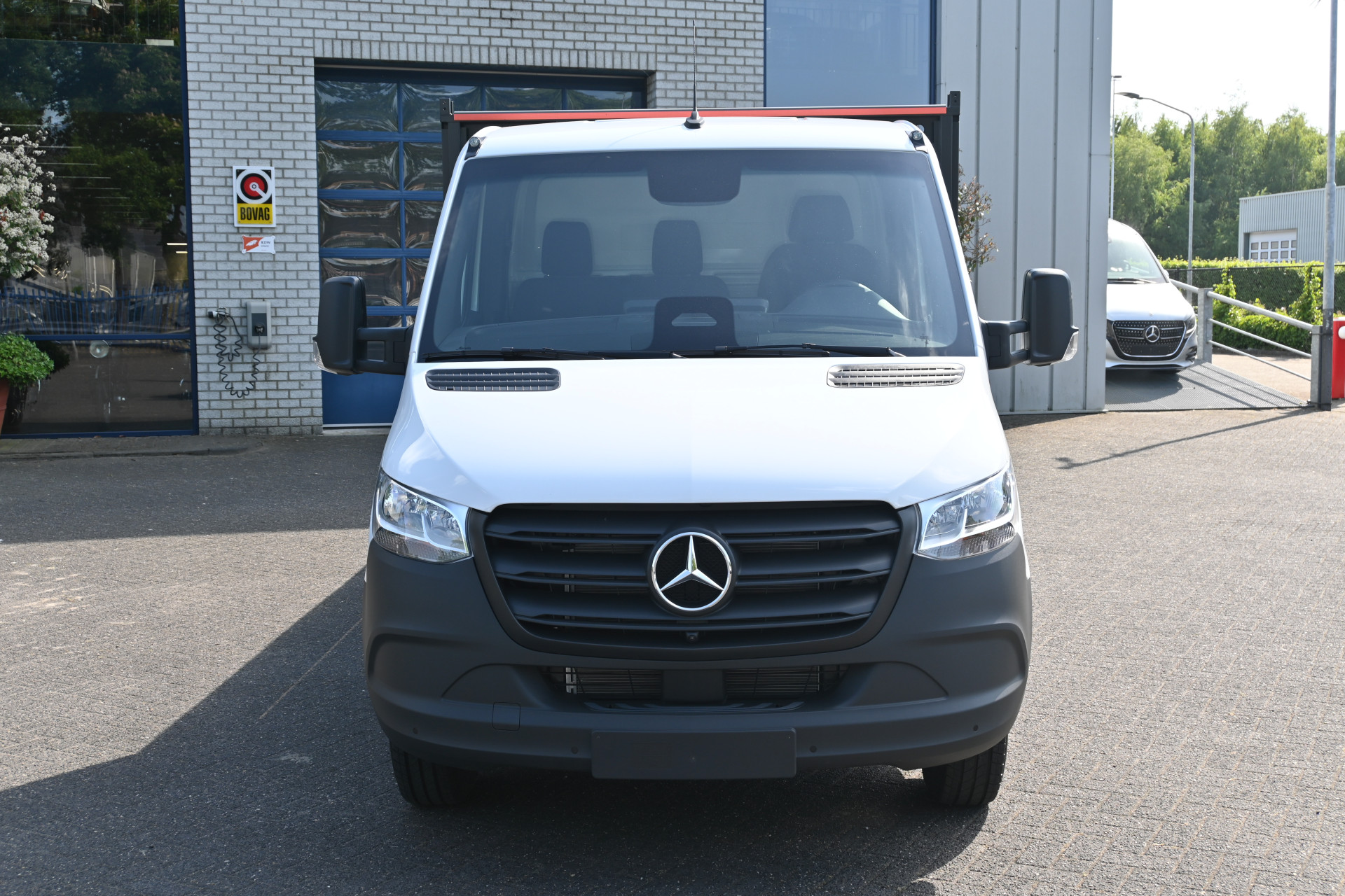 45032577-1.jpg
