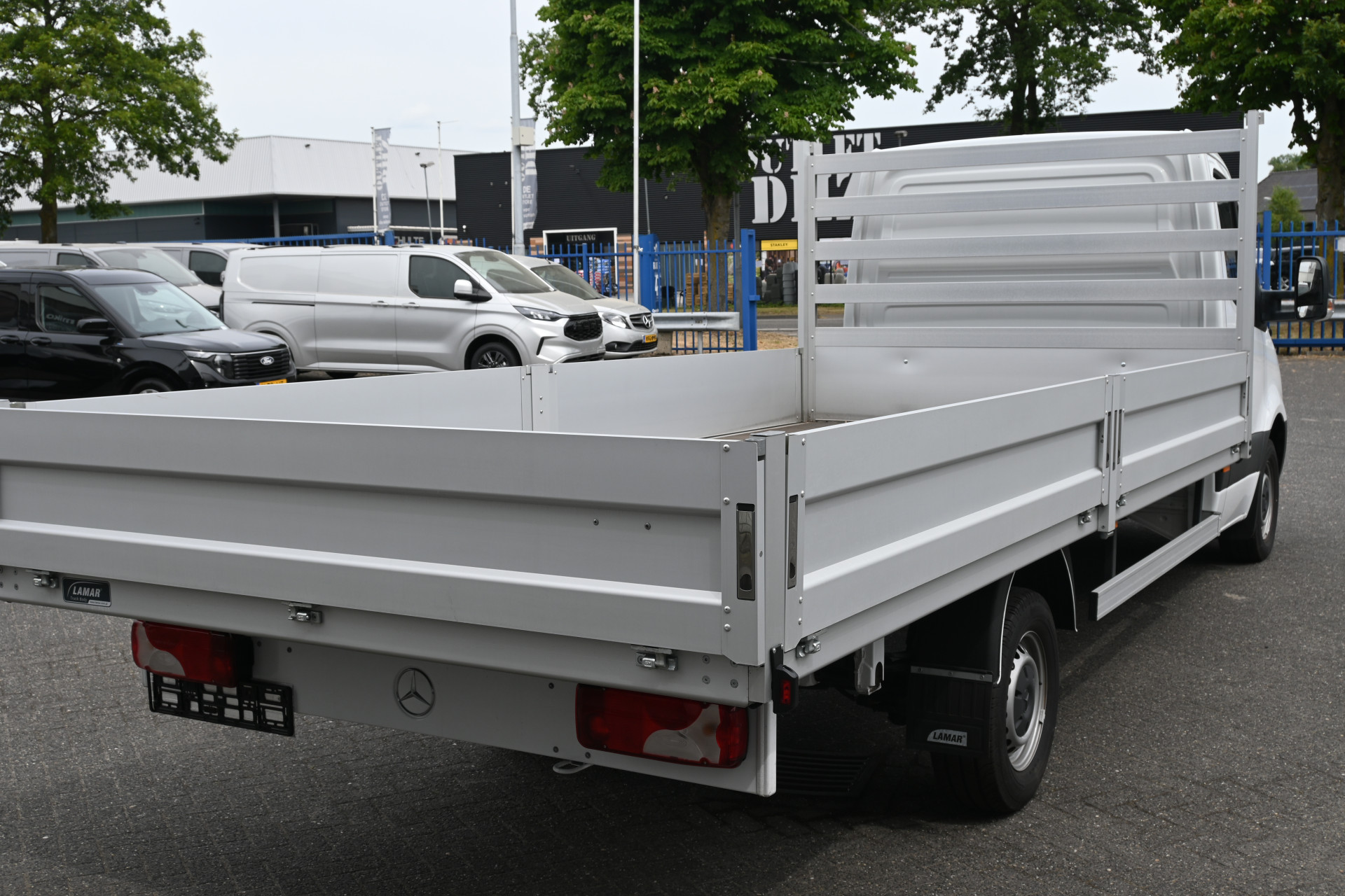 45132434-2.jpg