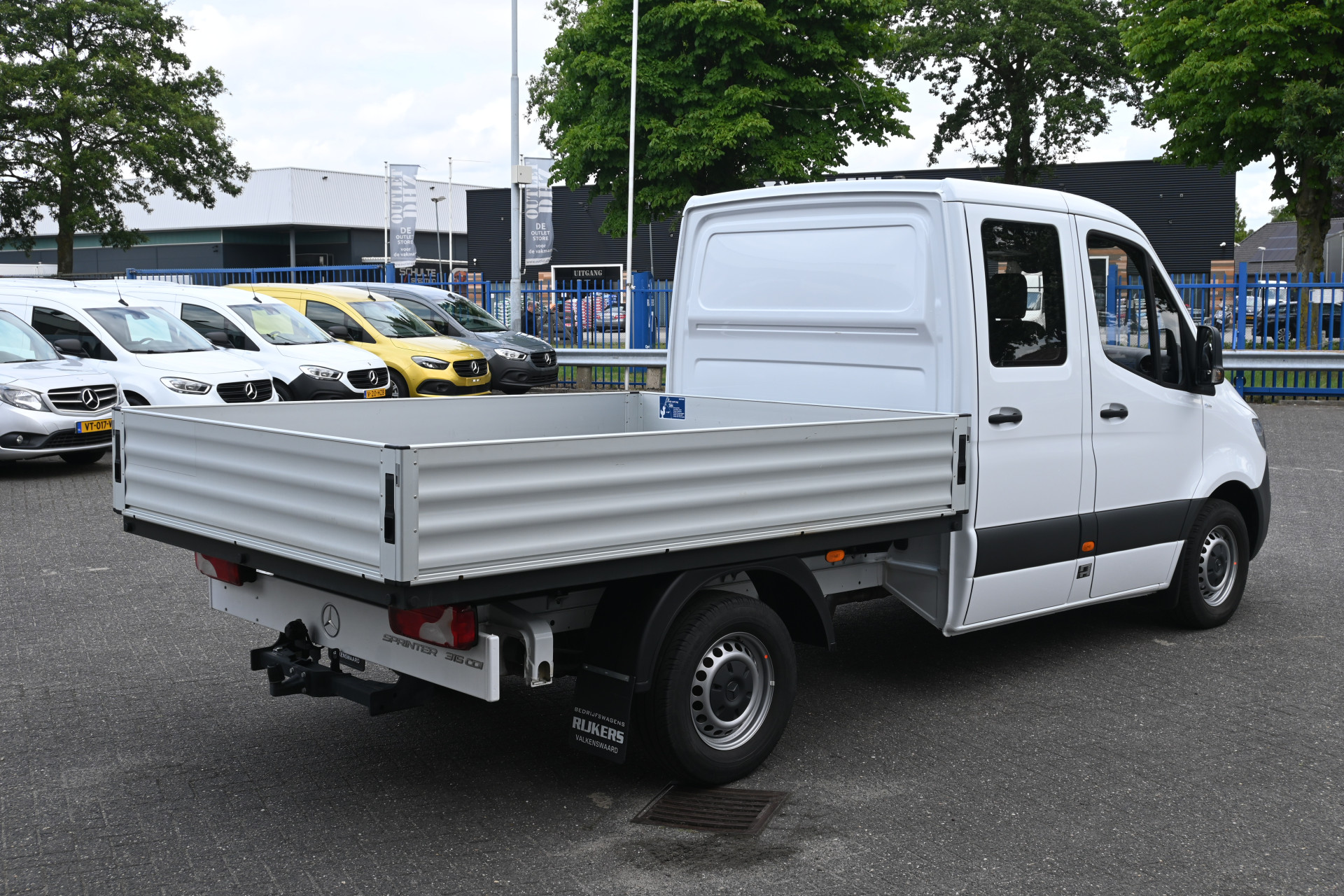 45488952-2.jpg