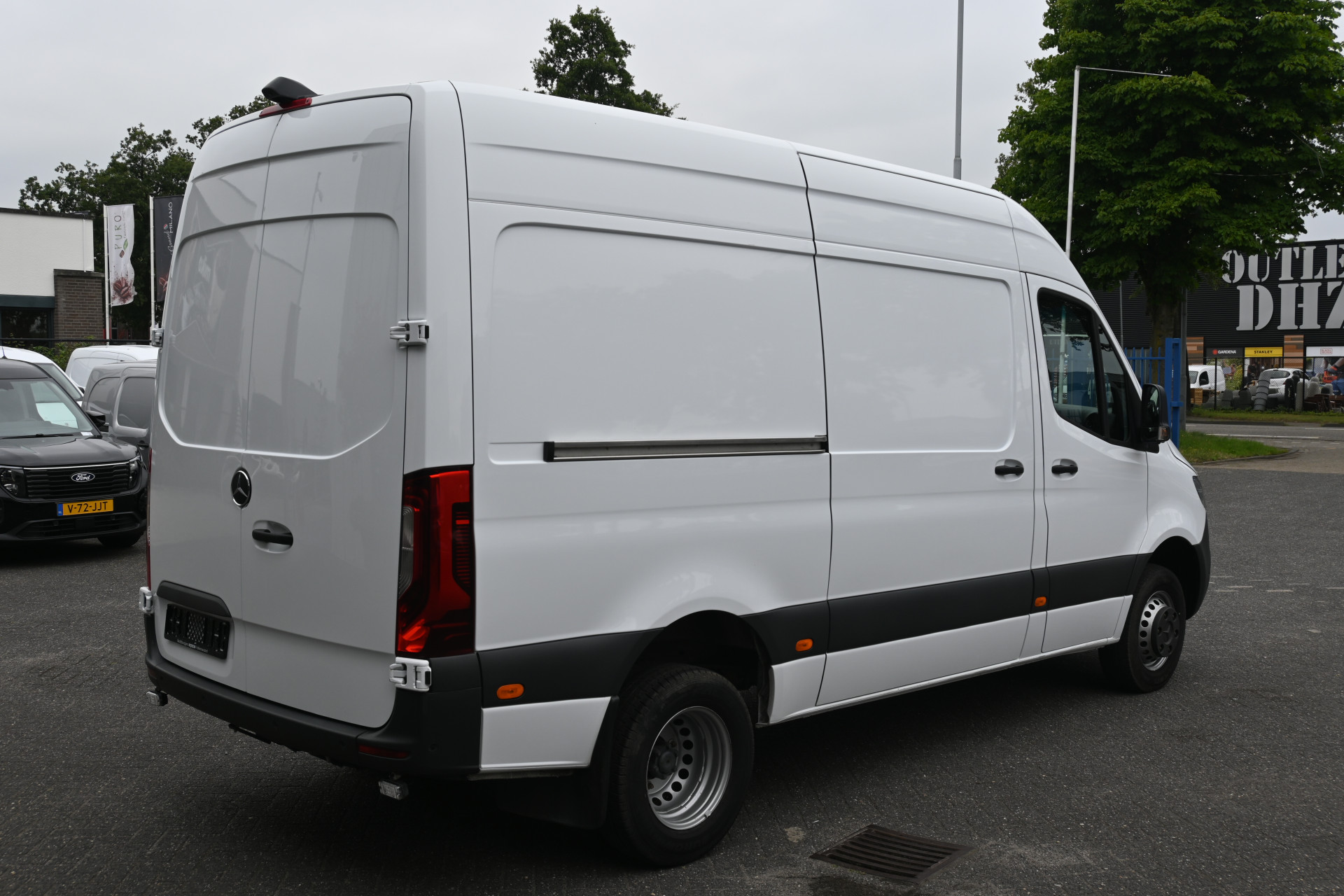 45626966-3.jpg