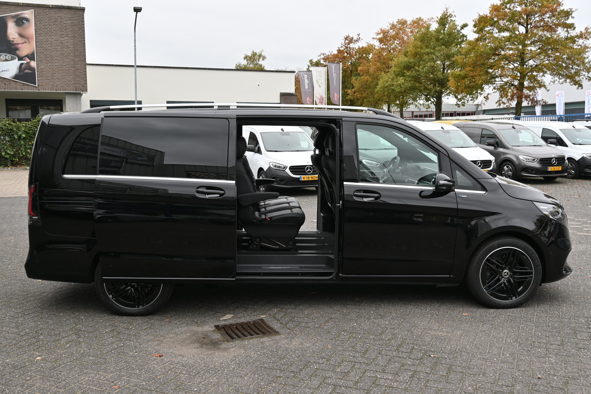 45706076-2.jpg