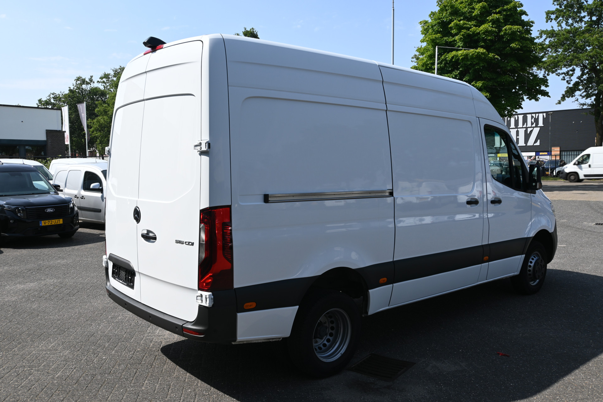 45710664-3.jpg