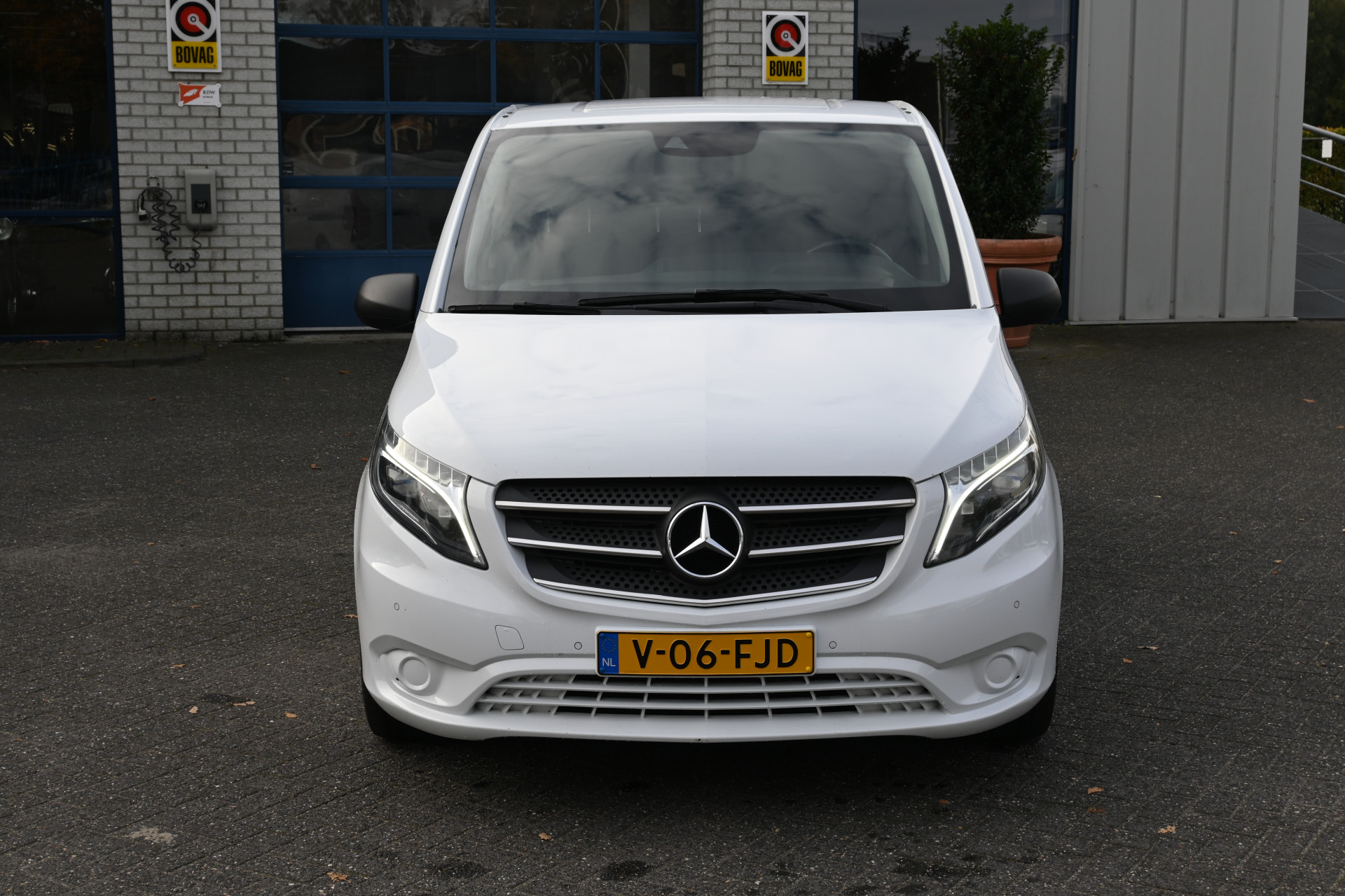 46011777-1.jpg