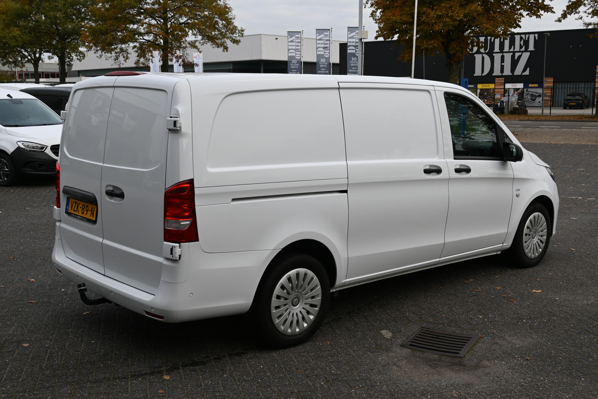 46011859-2.jpg