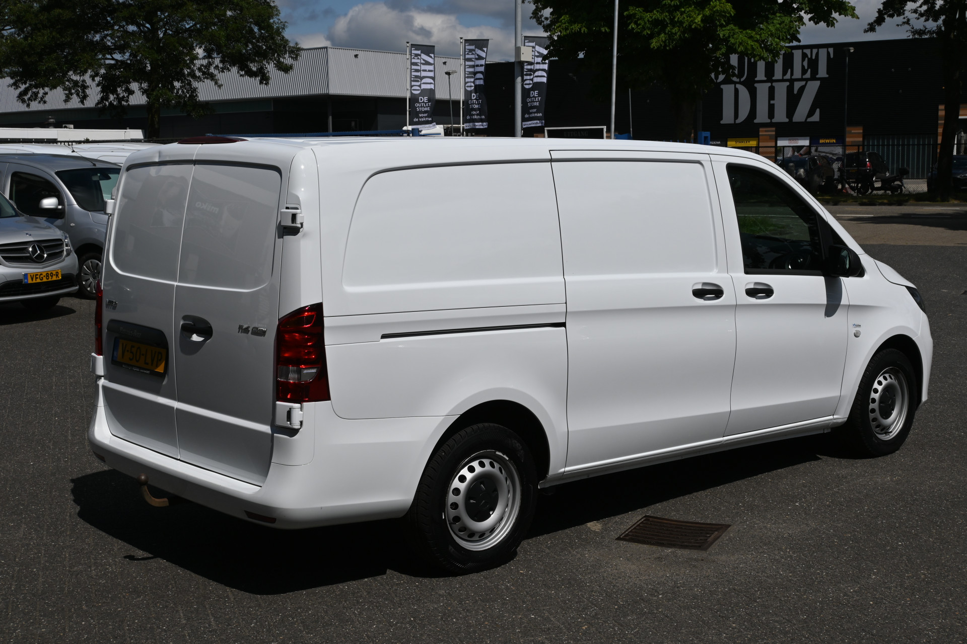 46048914-3.jpg