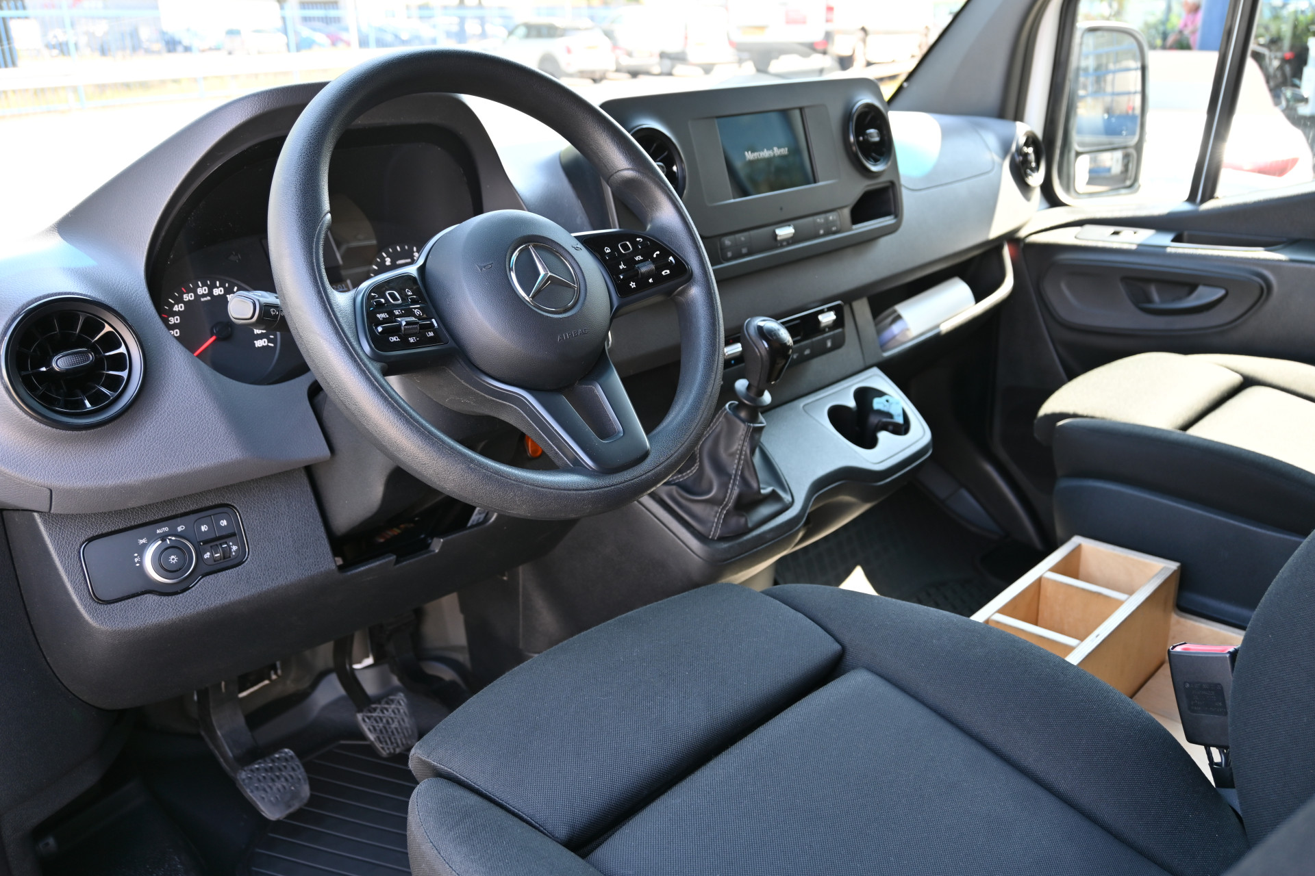 46073878-3.jpg