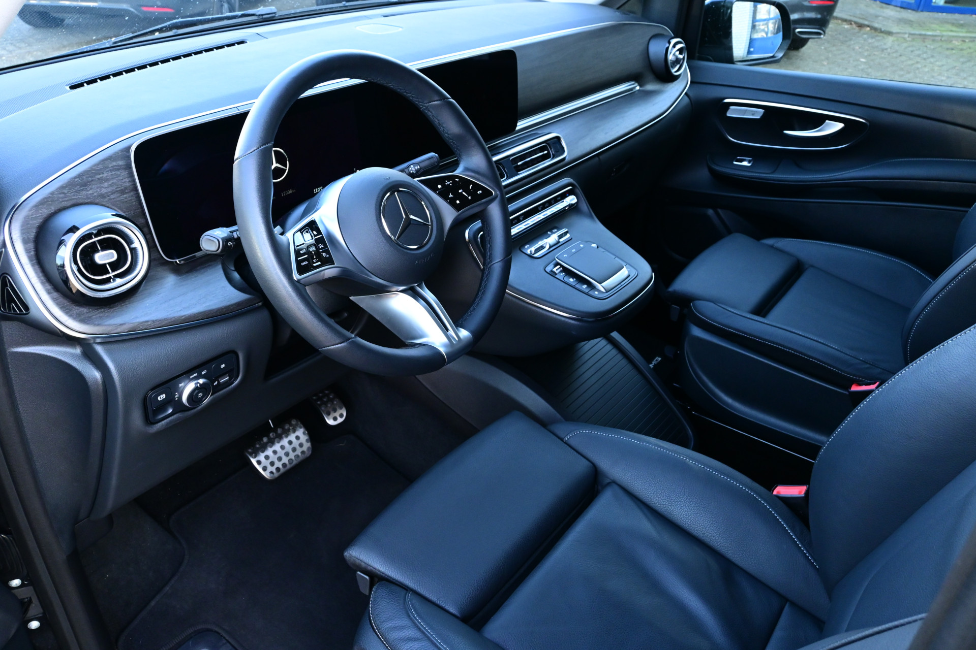 46076680-4.jpg