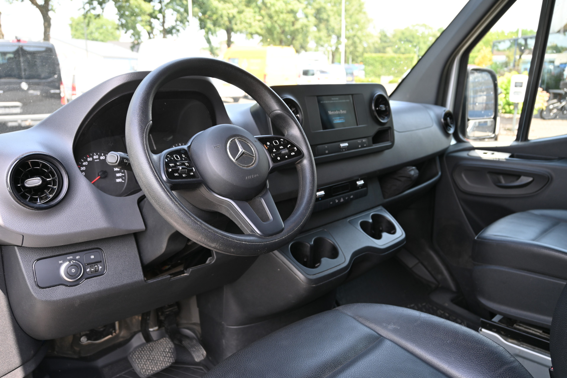 46108125-3.jpg