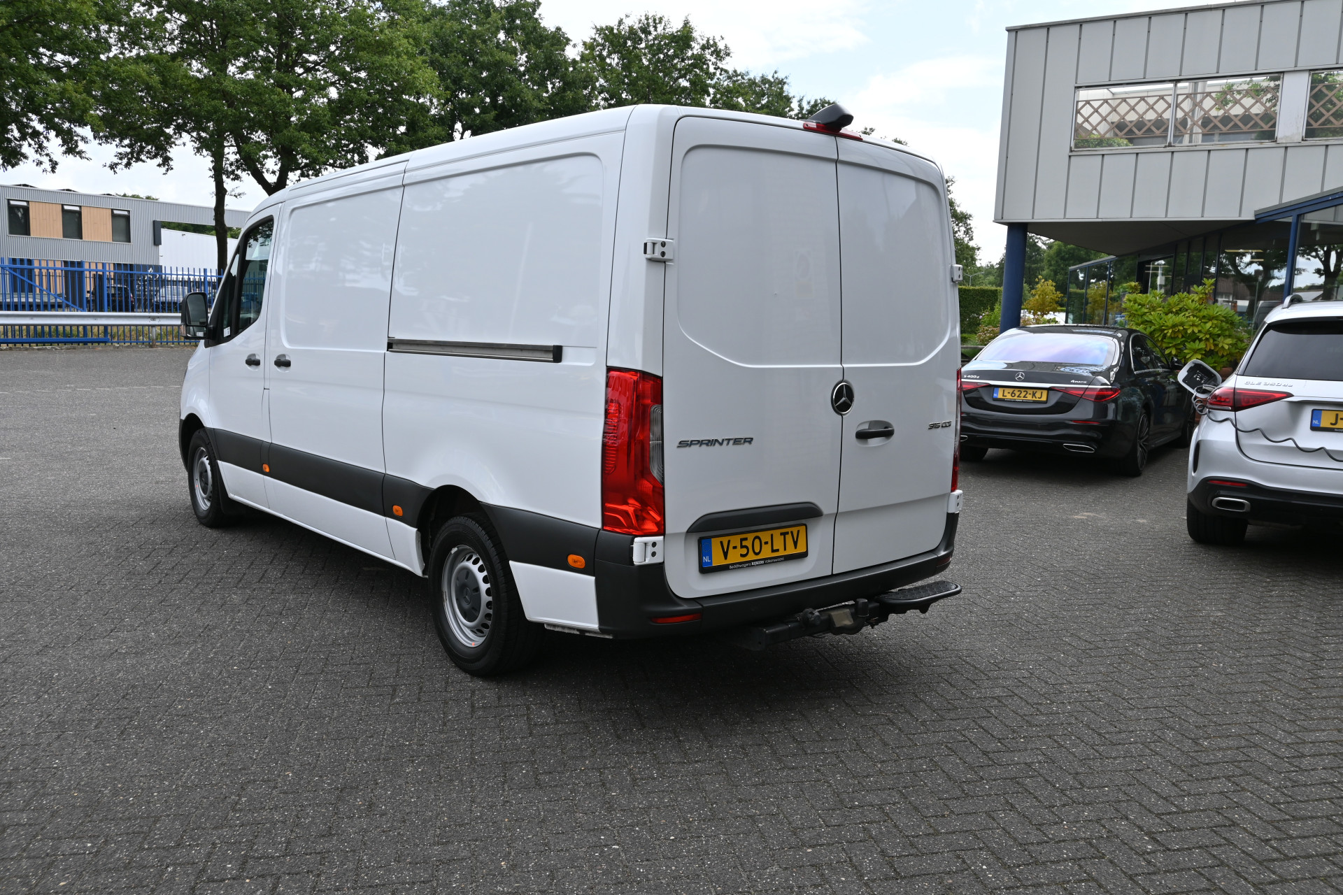 46231153-1.jpg