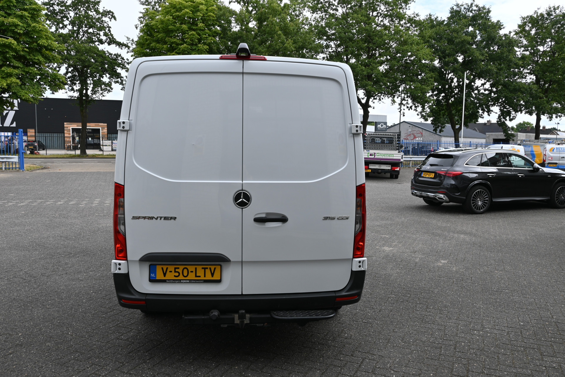 46231153-2.jpg