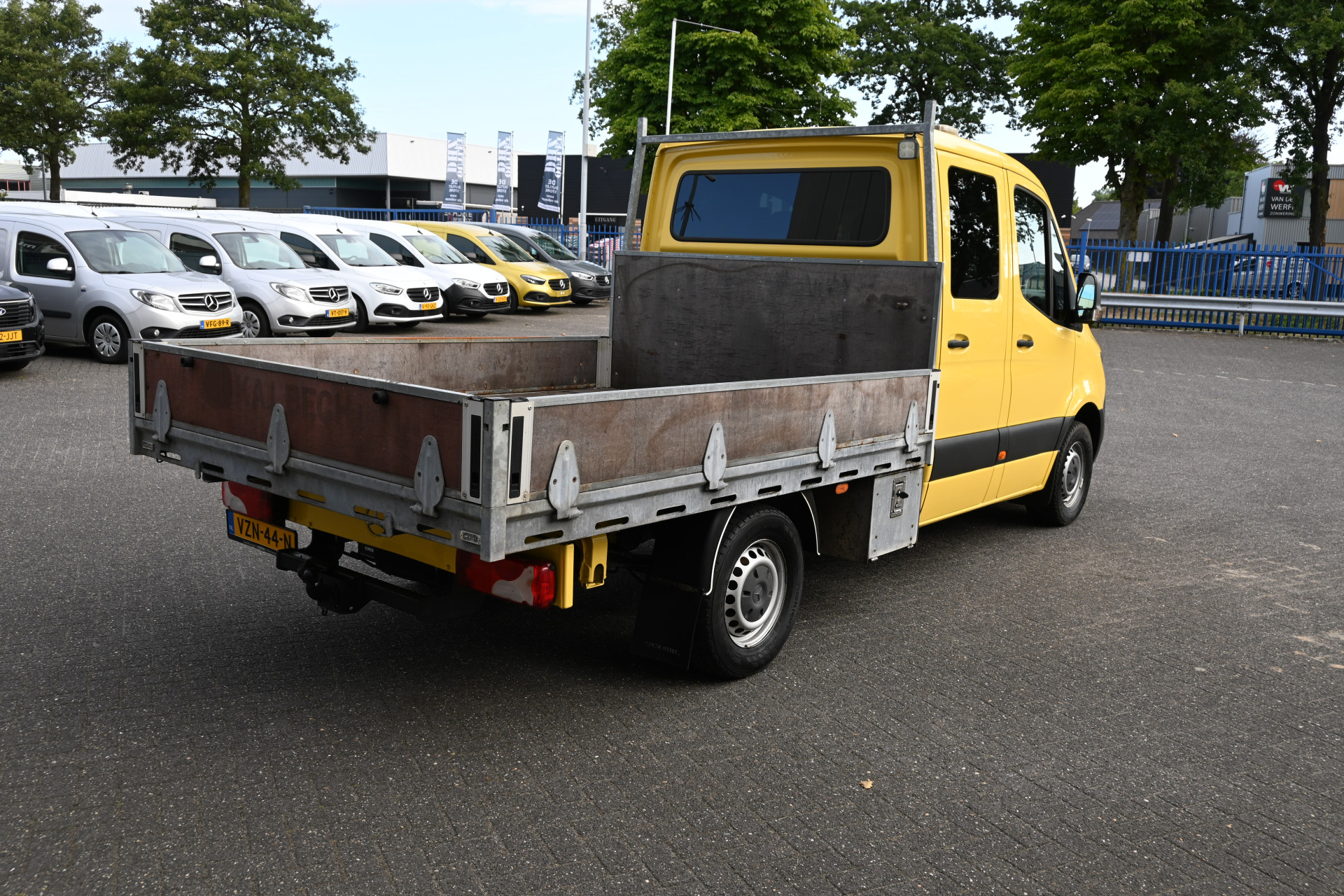 46426179-2.jpg
