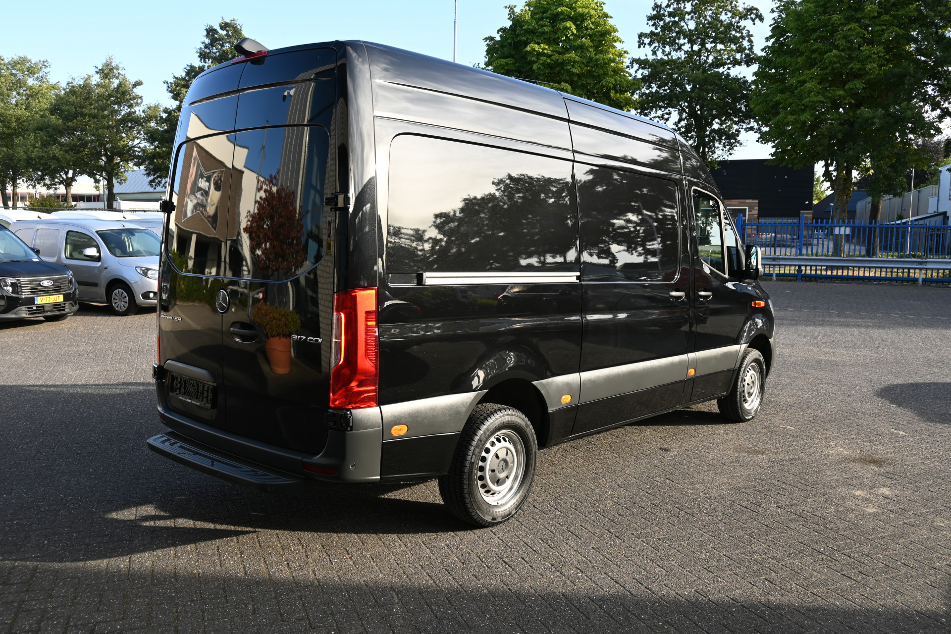 46529625-3.jpg