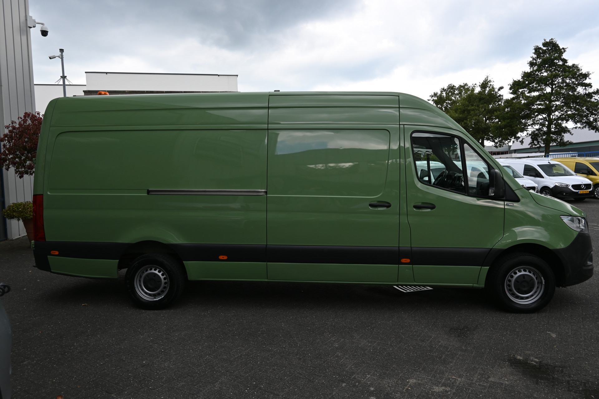 46540523-2.jpg