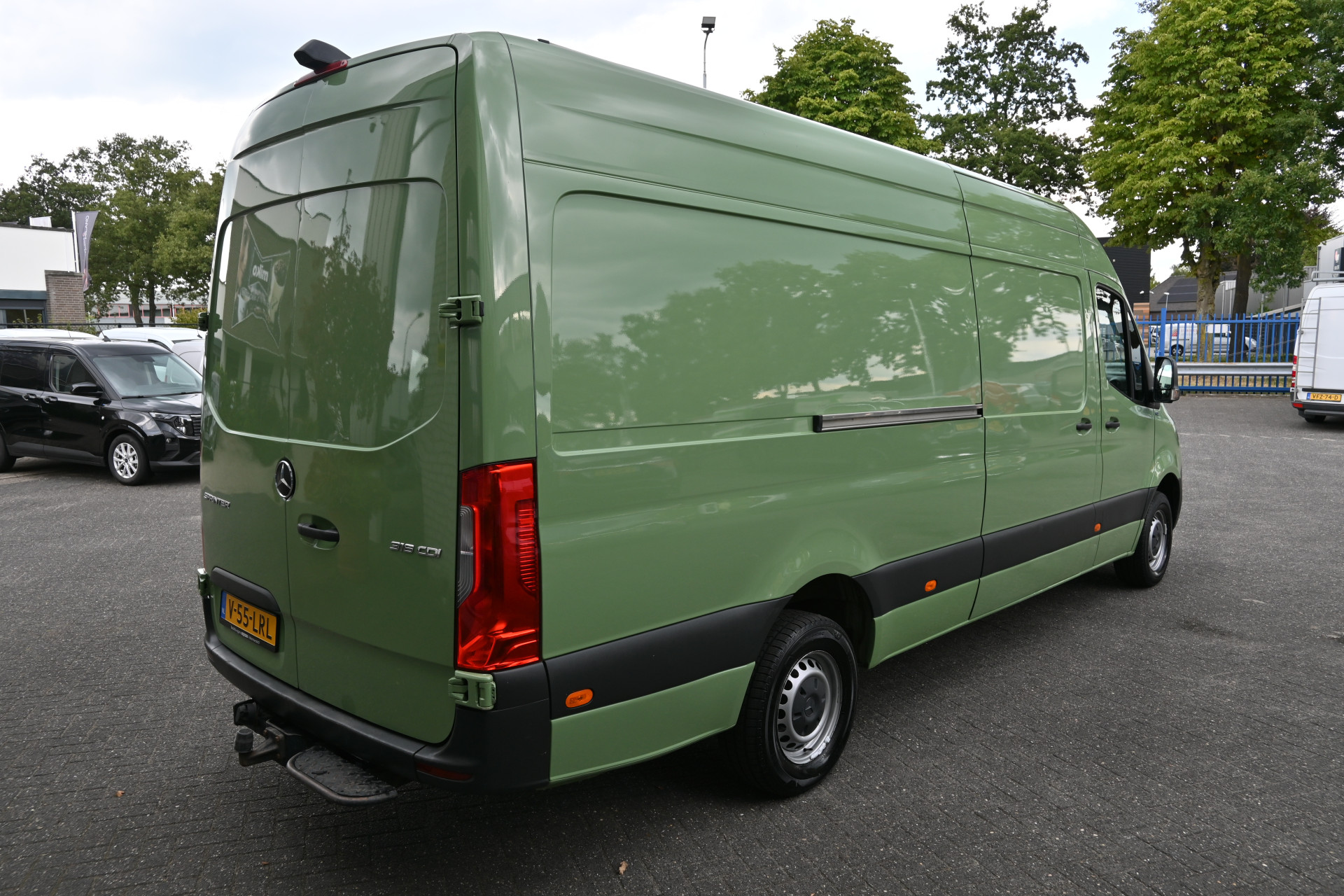 46540523-3.jpg