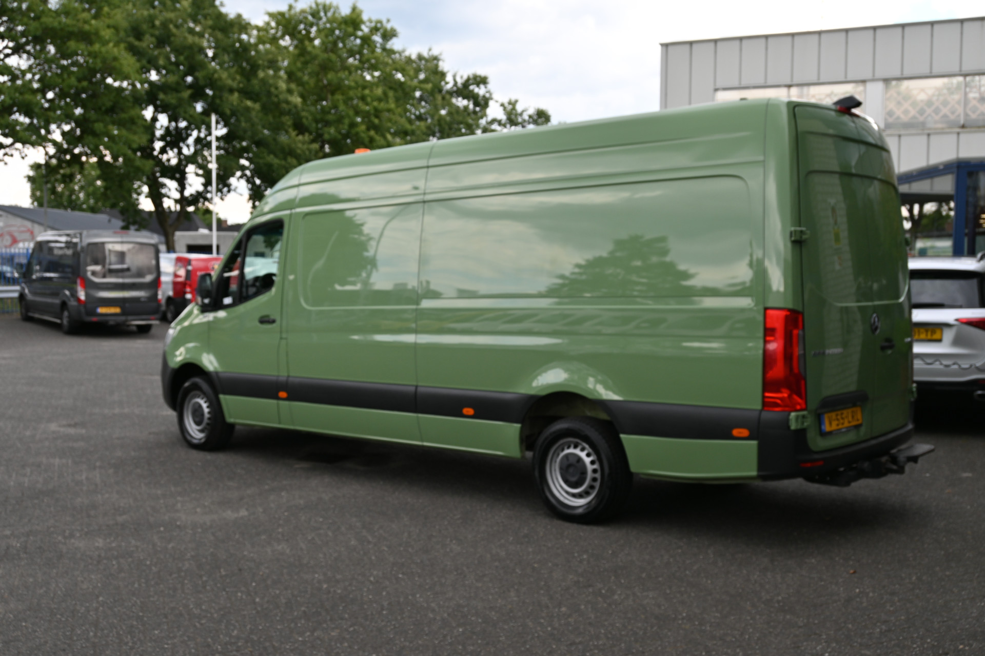 46540523-4.jpg