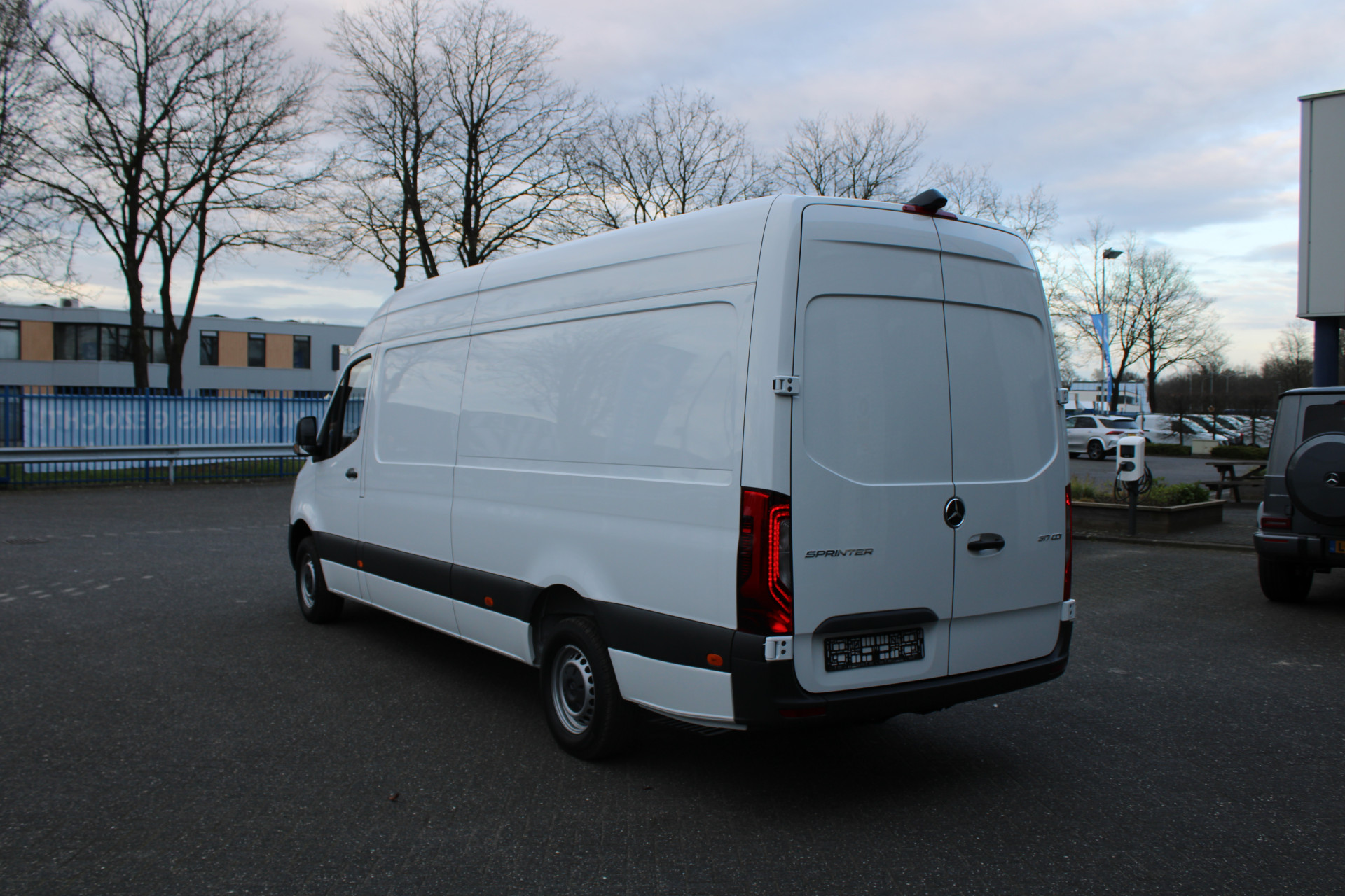 46561291-3.jpg