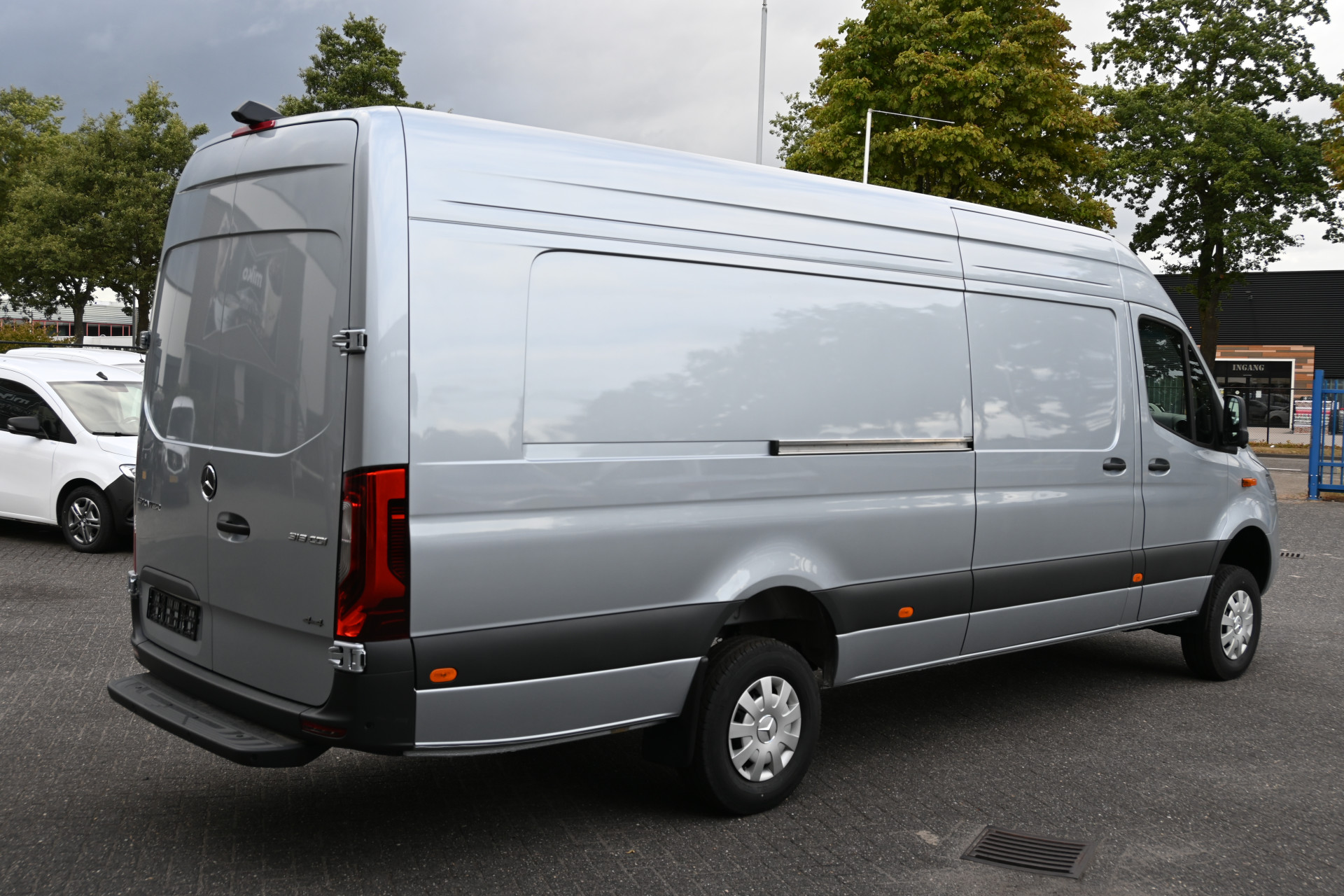 47225283-2.jpg