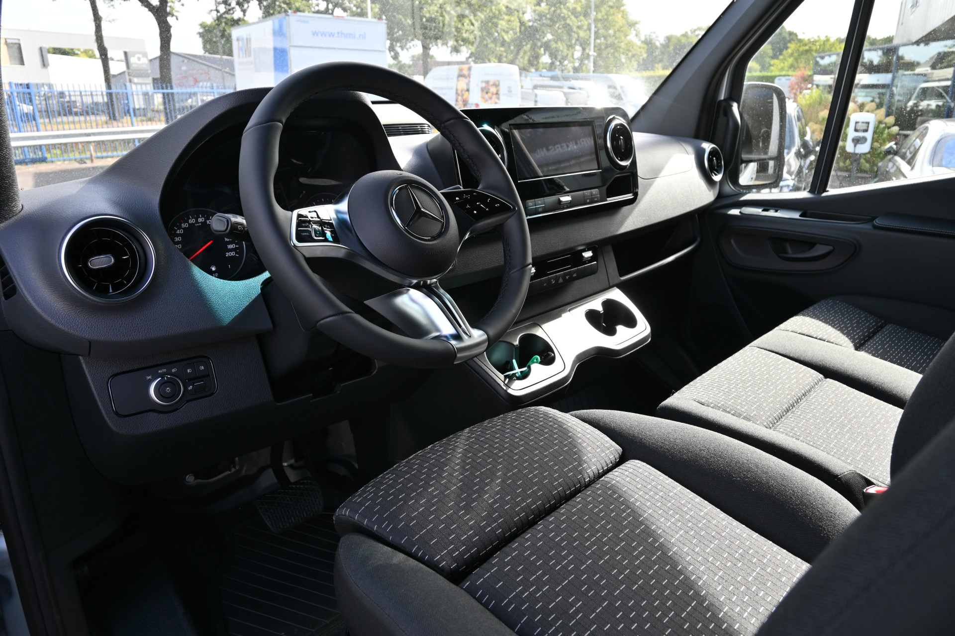 47225283-3.jpg