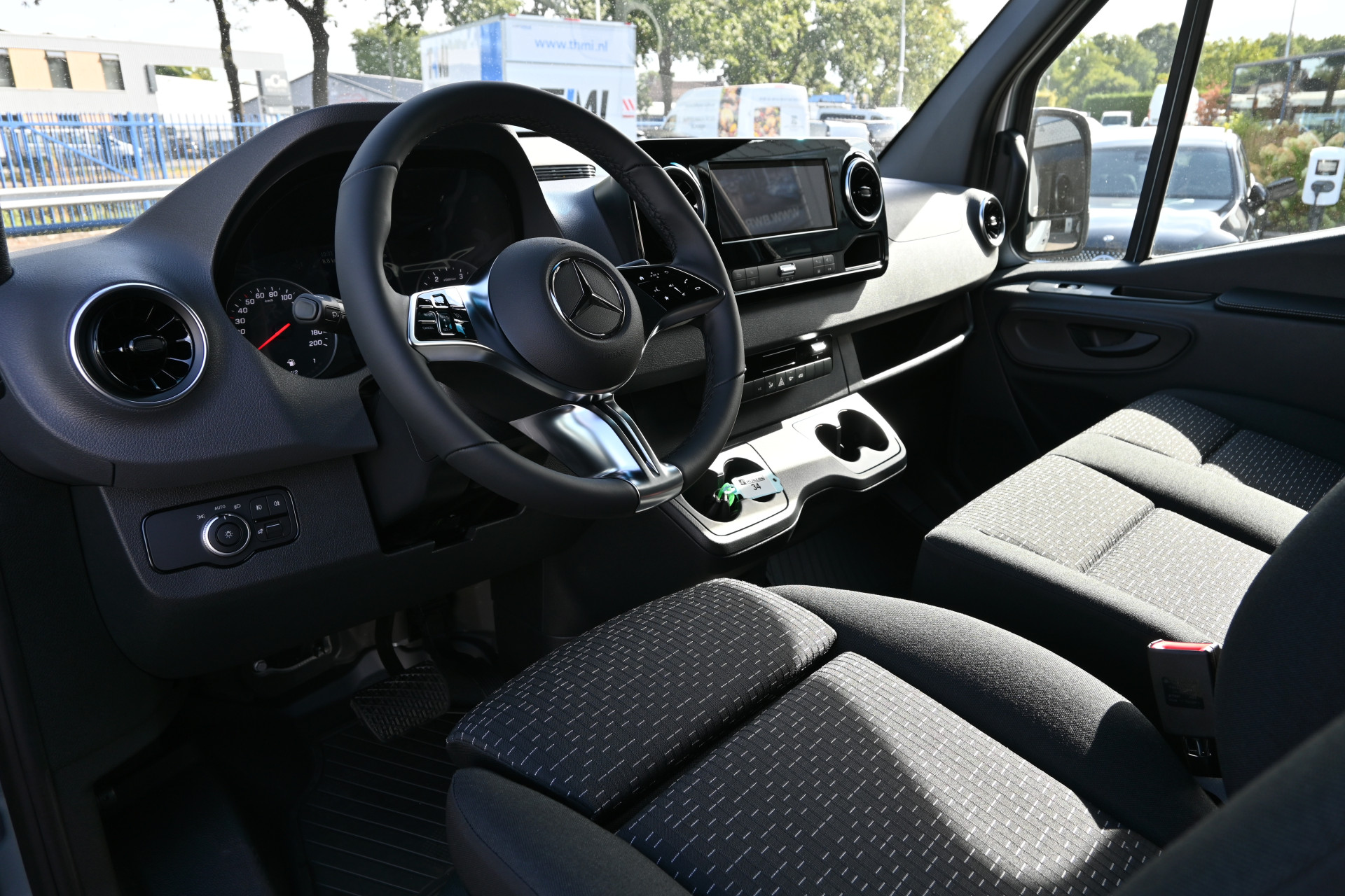 47225293-3.jpg