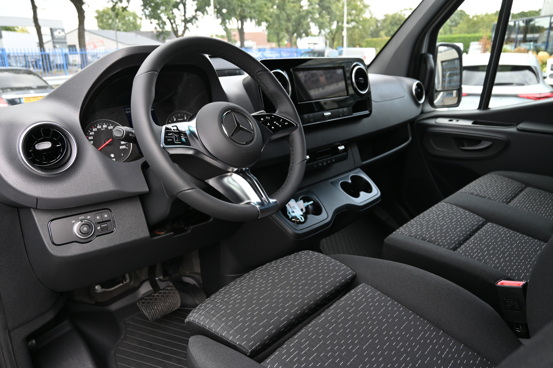 47225293-3.jpg