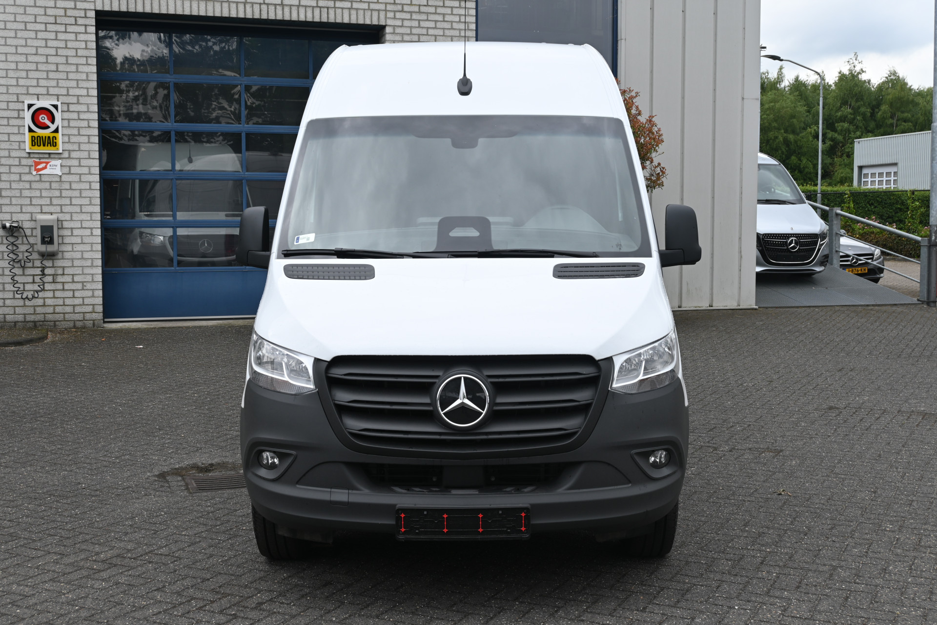 47564288-1.jpg
