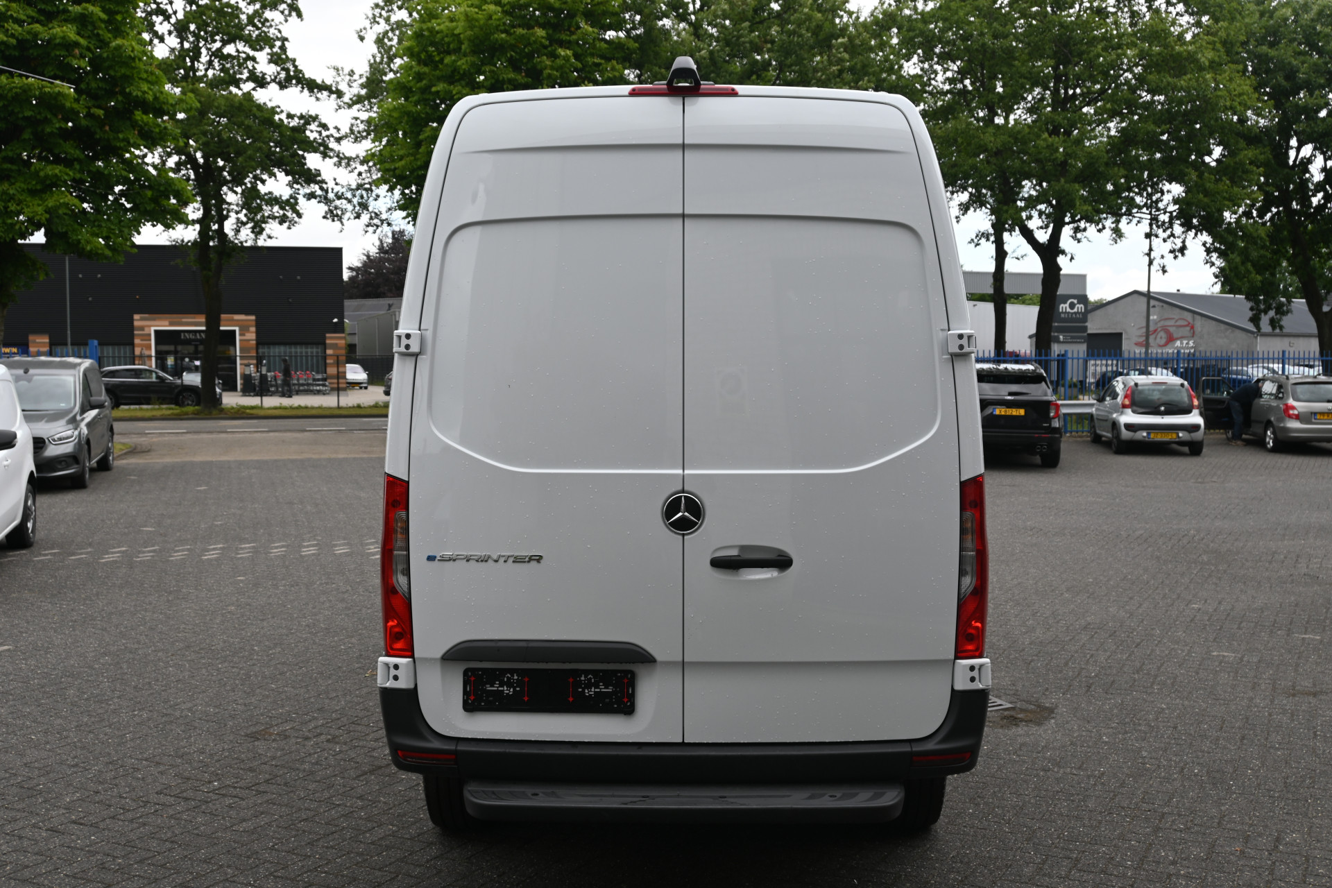 47564288-3.jpg